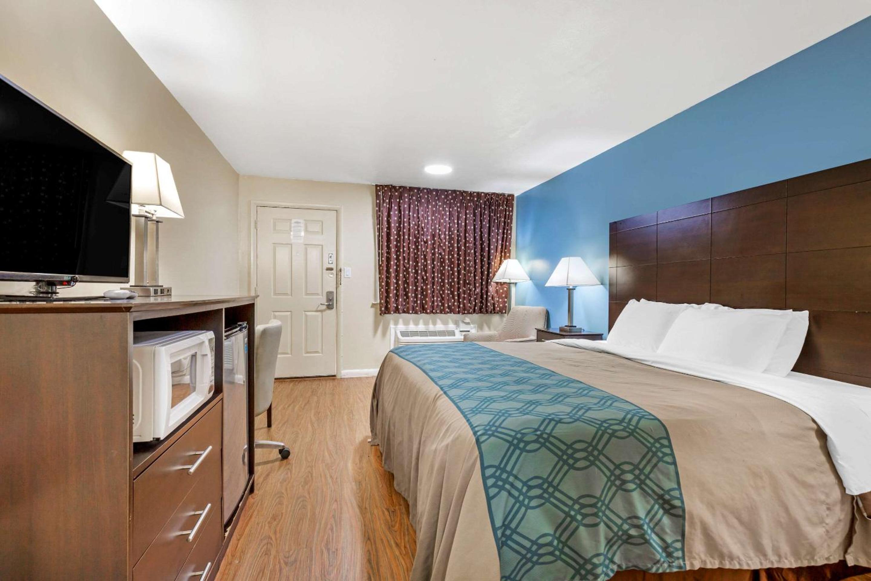 King Room - Accessible/Non-Smoking photo 3