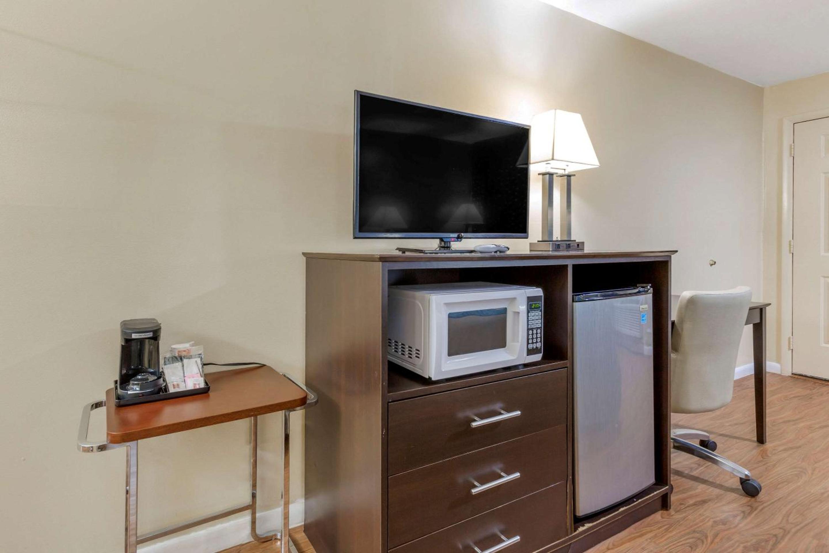 King Room - Accessible/Non-Smoking photo 2