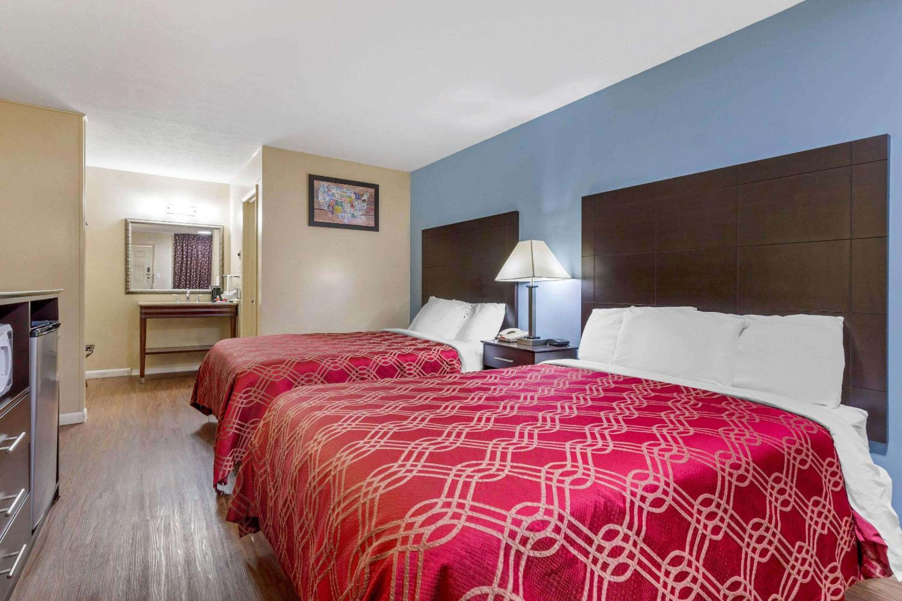 Standard Room with Two Double Beds - Non-Smoking photo 3