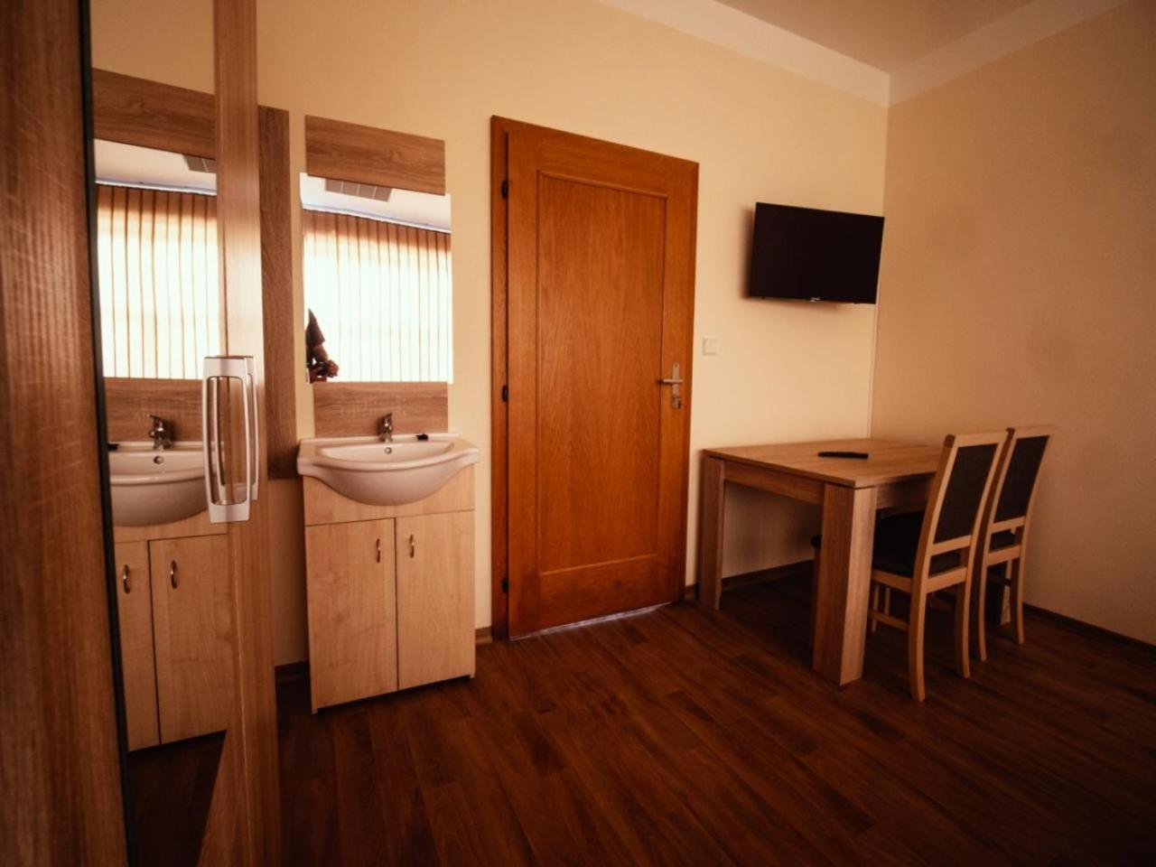 Standard Twin Room photo 1