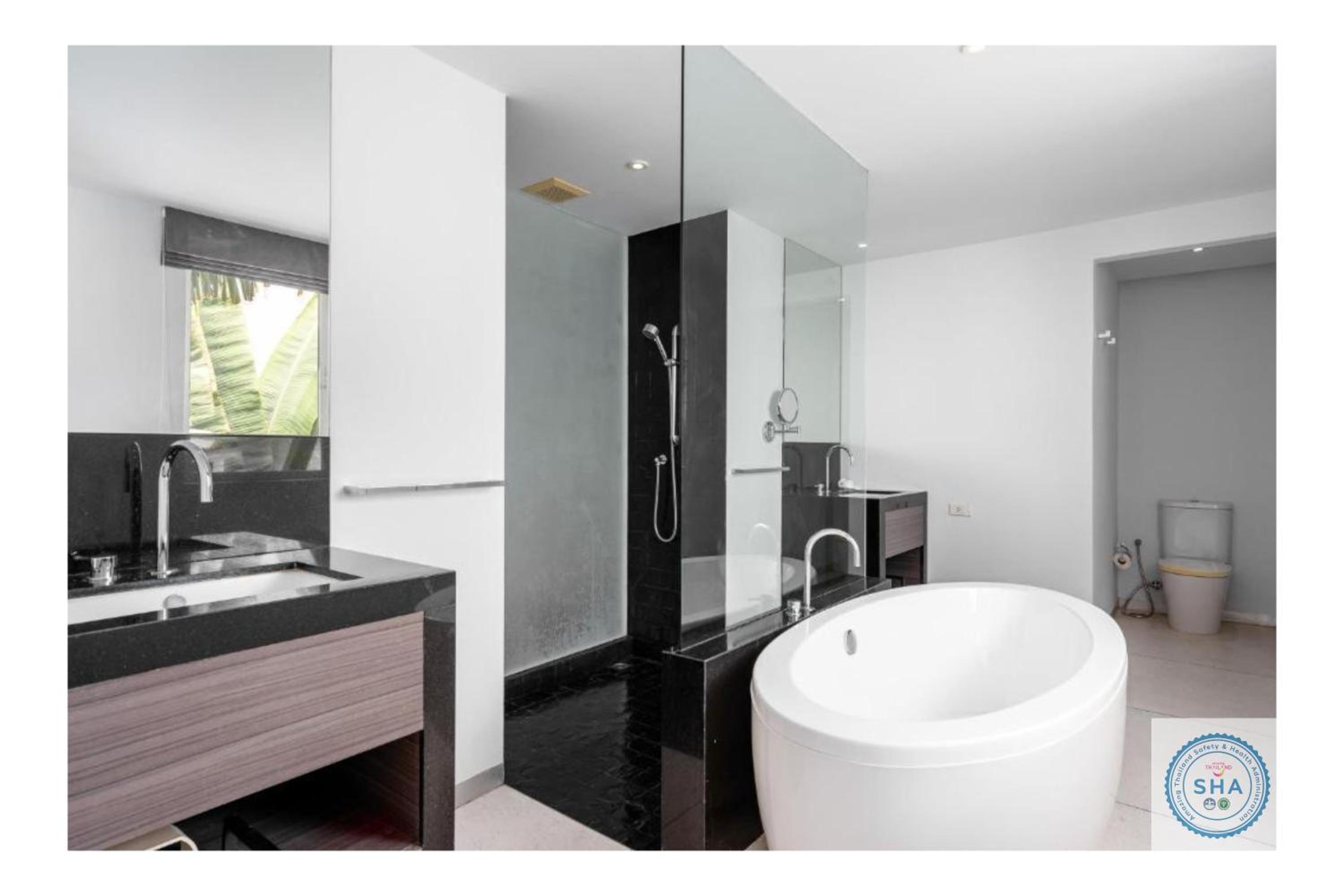 Three-Bedroom Suite - Photo 3