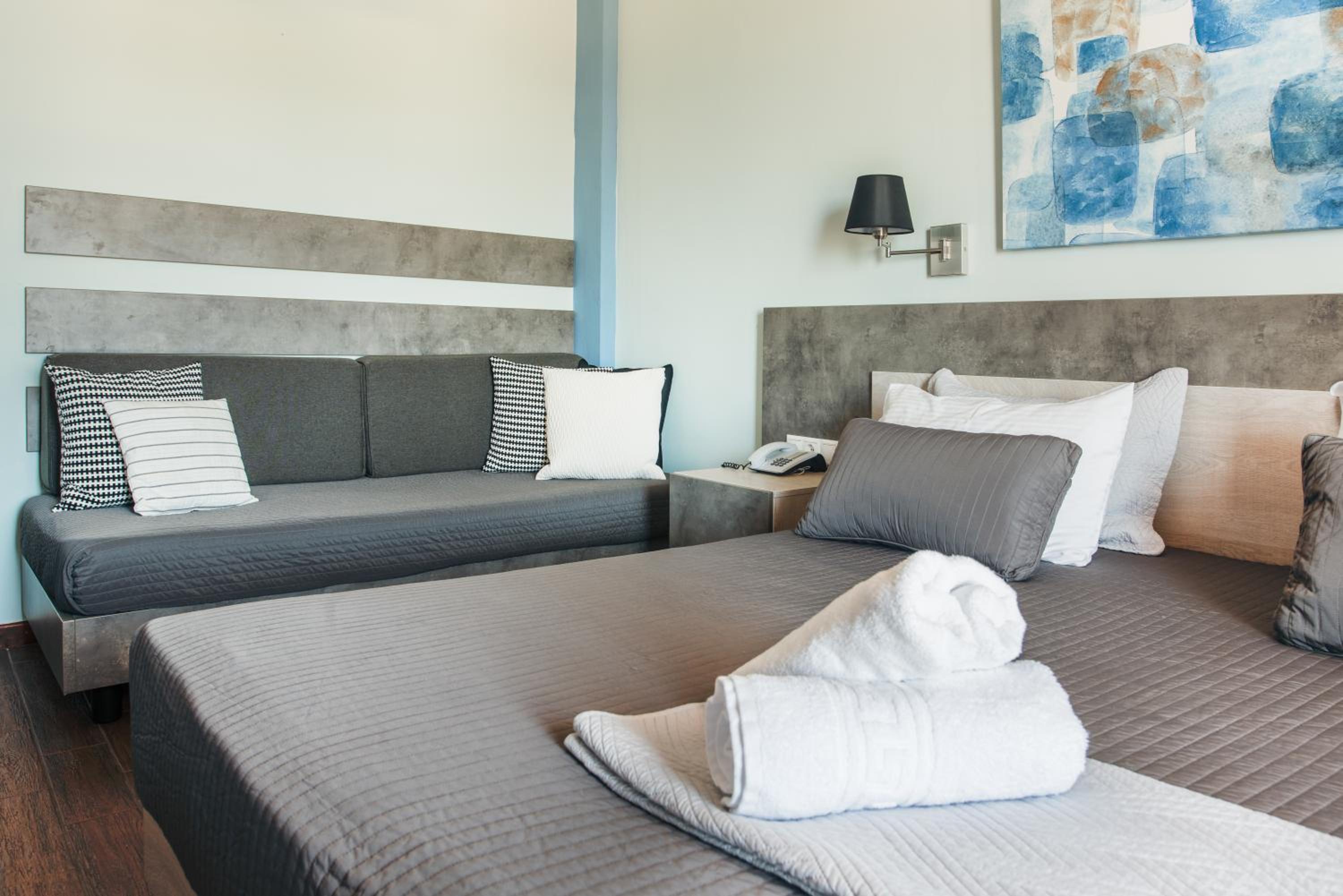 Superior Triple Room with Sea View - Photo 6