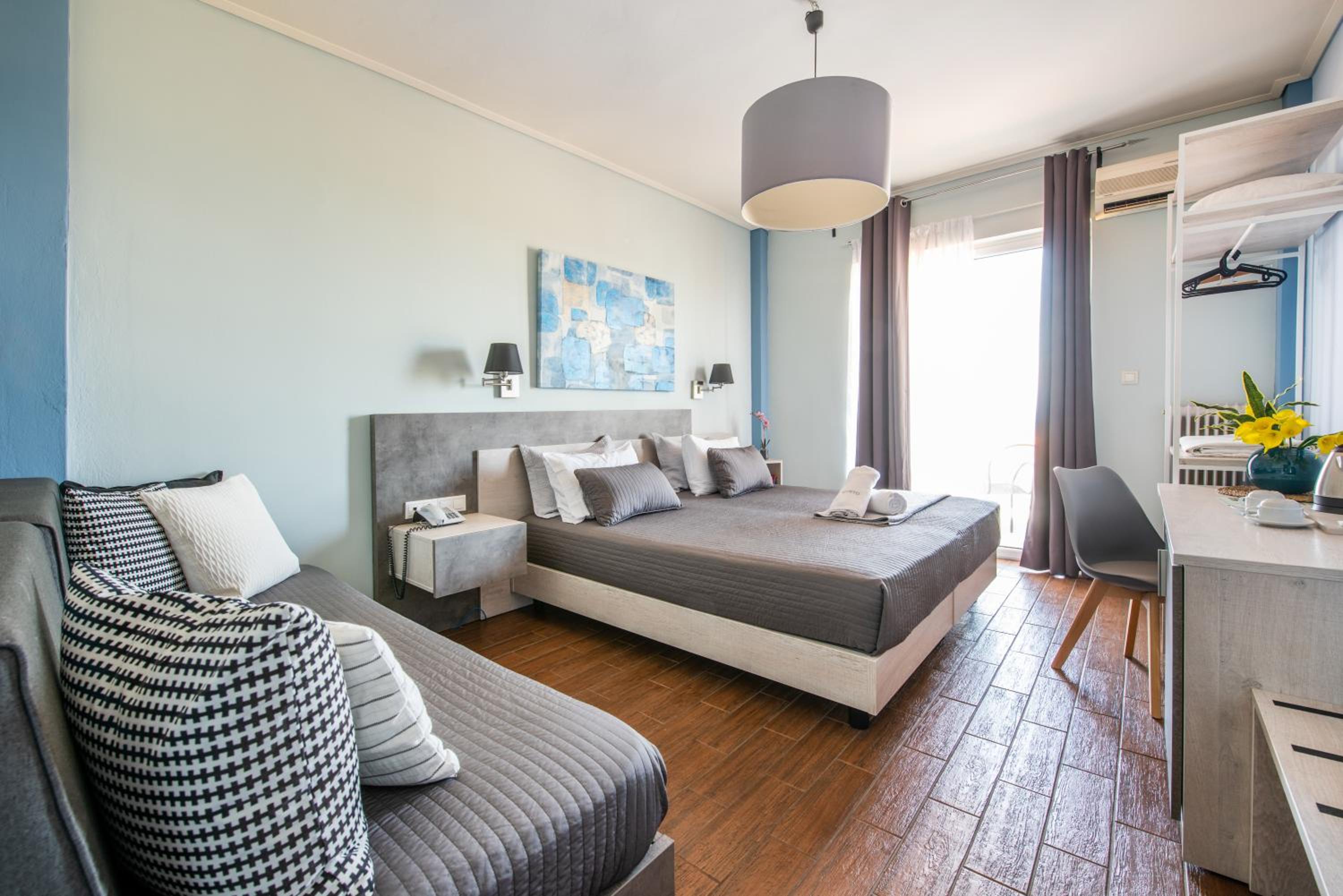Superior Triple Room with Sea View - Photo 9