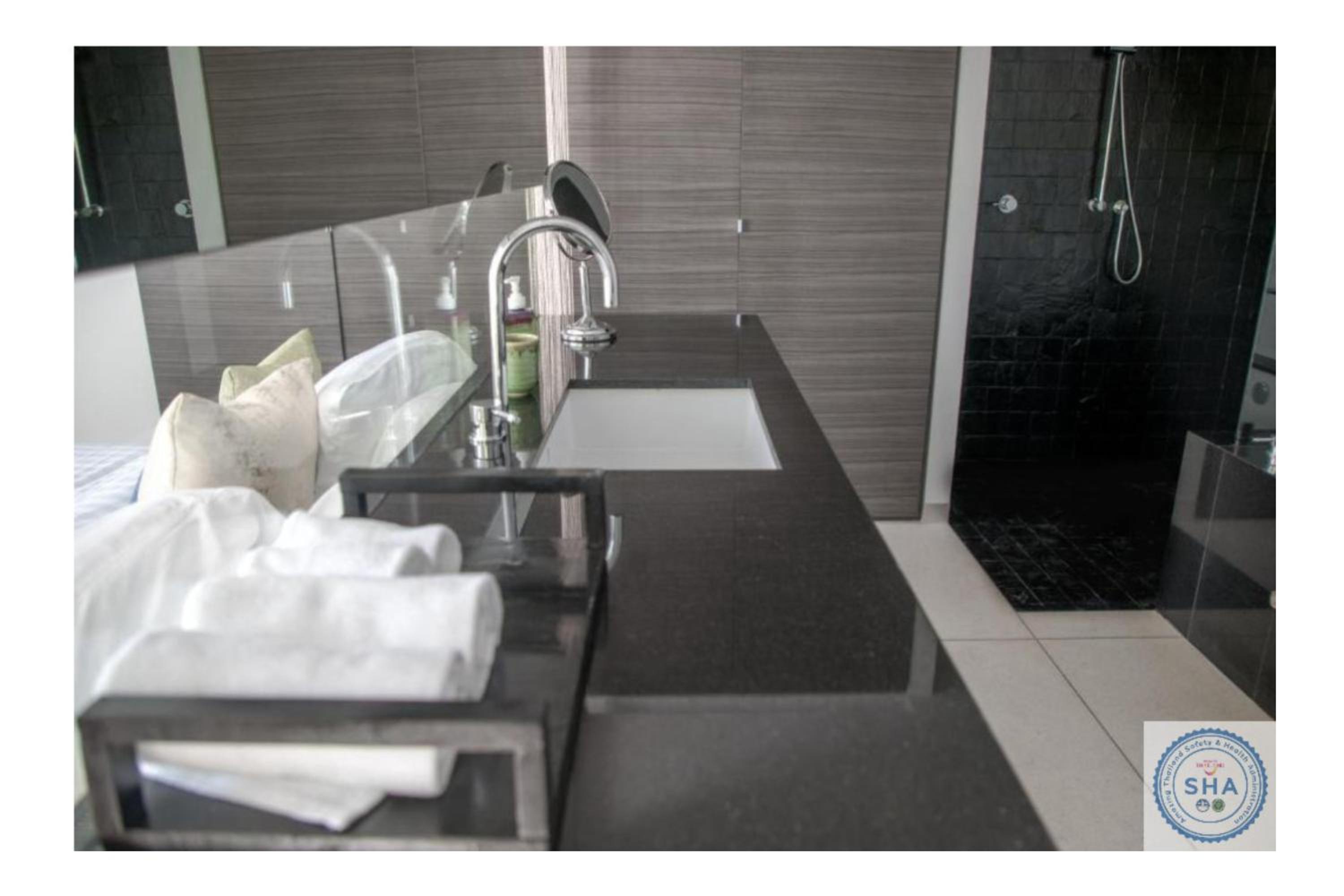 Three-Bedroom Suite - Photo 2