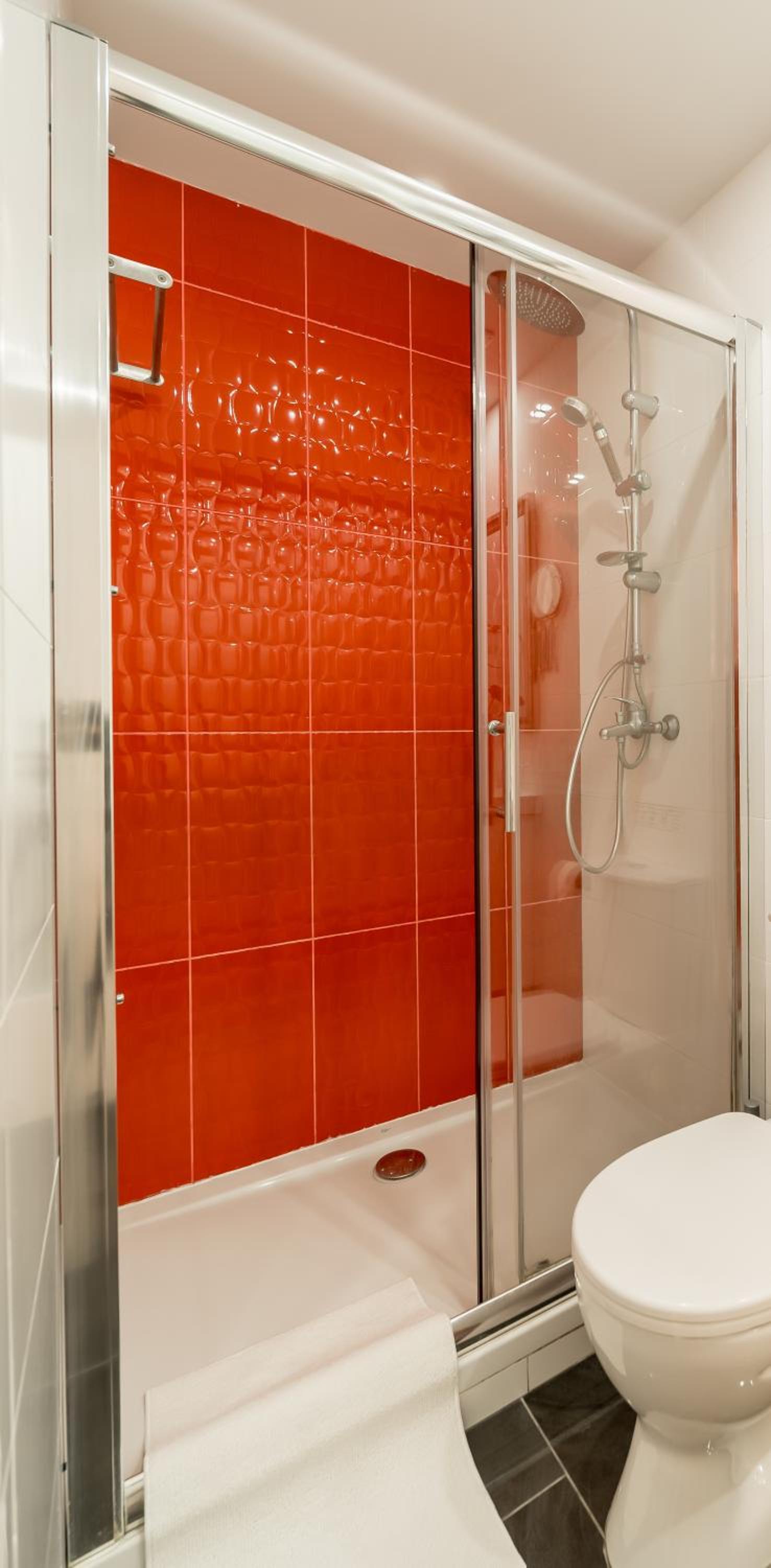 Superior Suite with Hot Tub - Photo 7