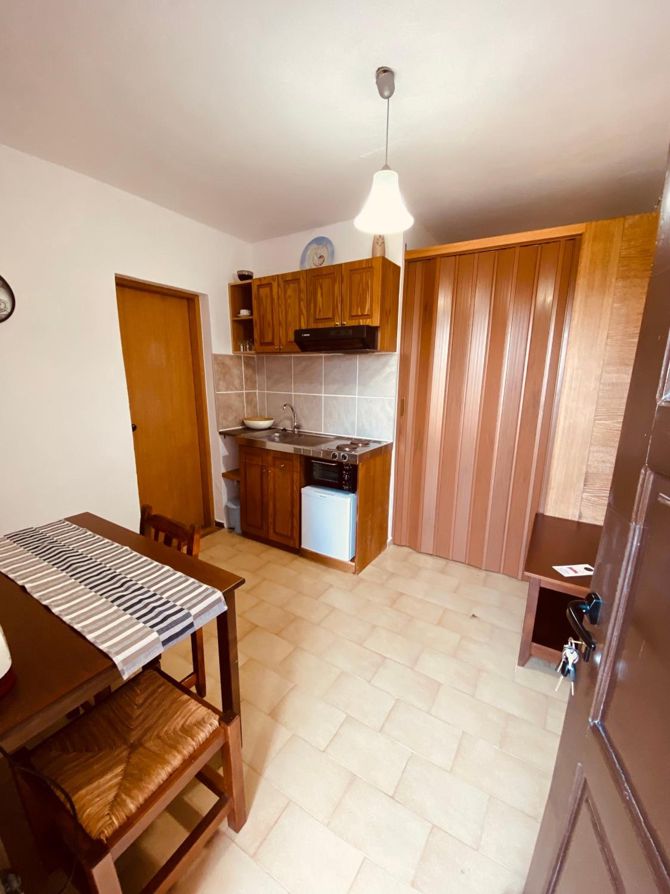 Budget Double Room - Photo 2