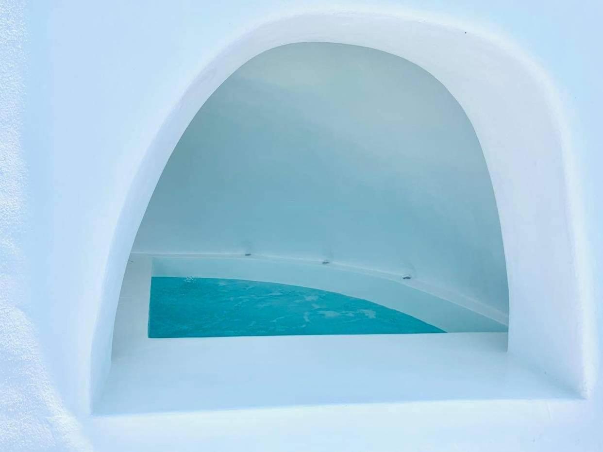 Suite with Hot Tub - Photo 8
