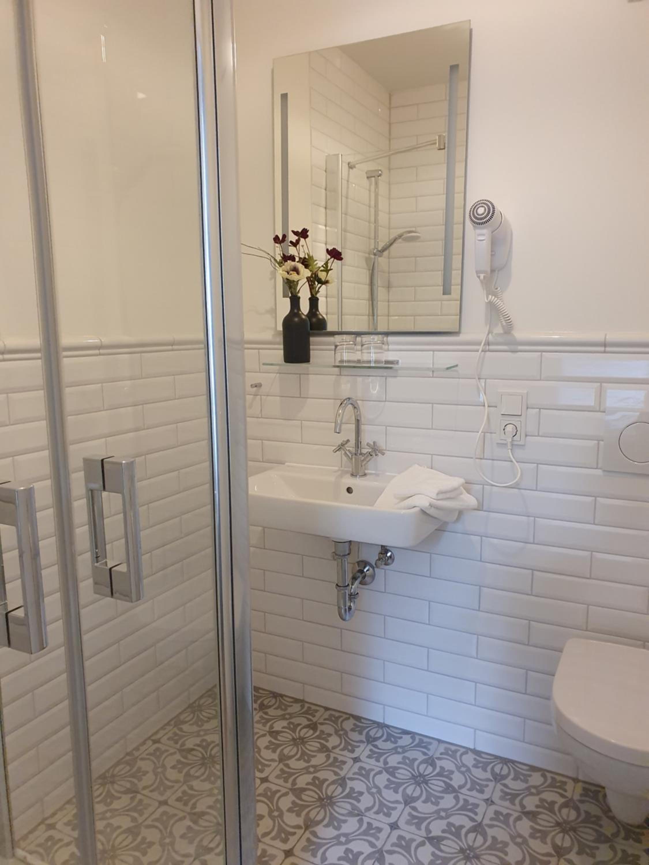 Standard Double Room - Photo 4