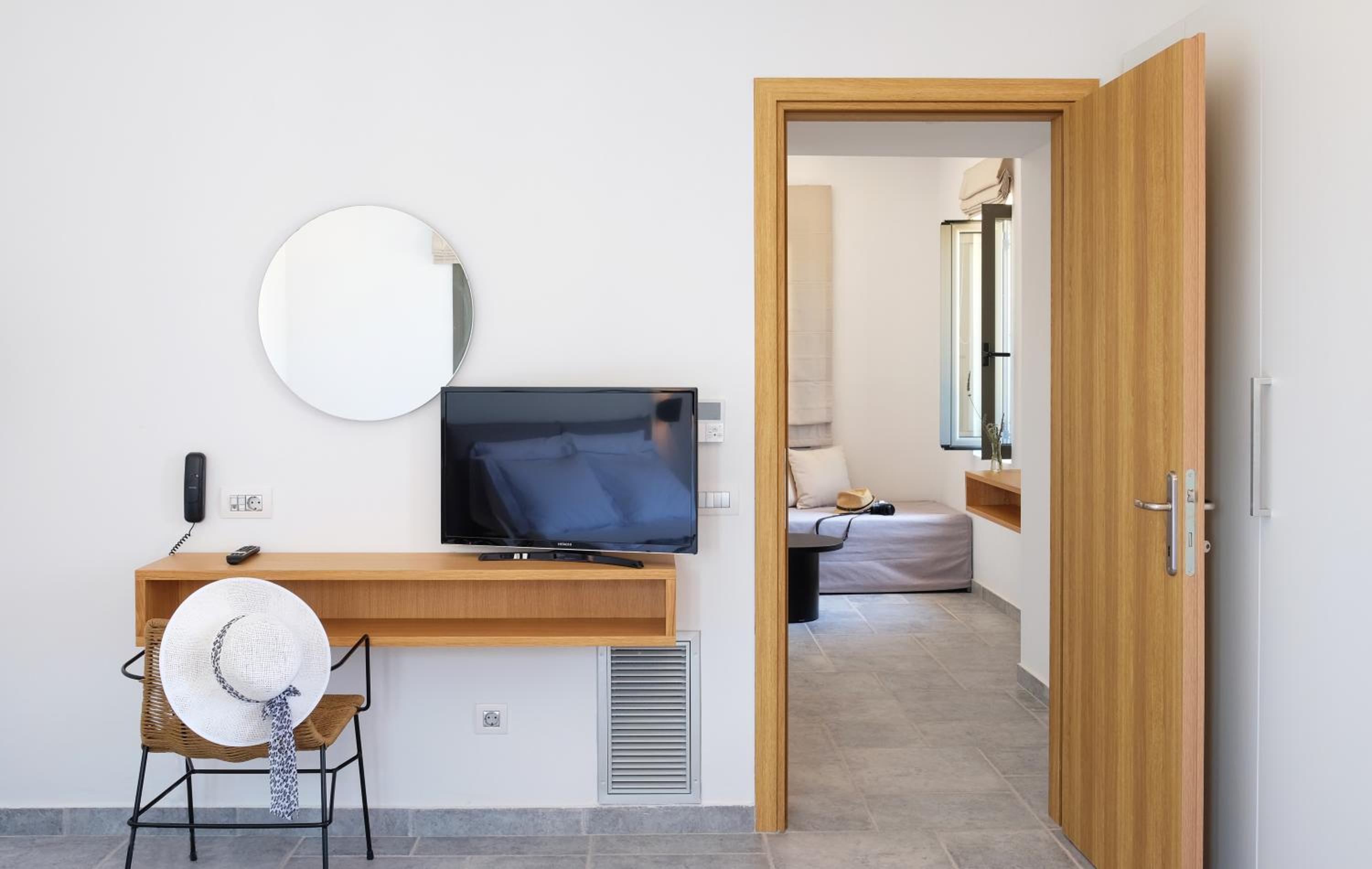 Family Suite with Partial Sea View photo 2