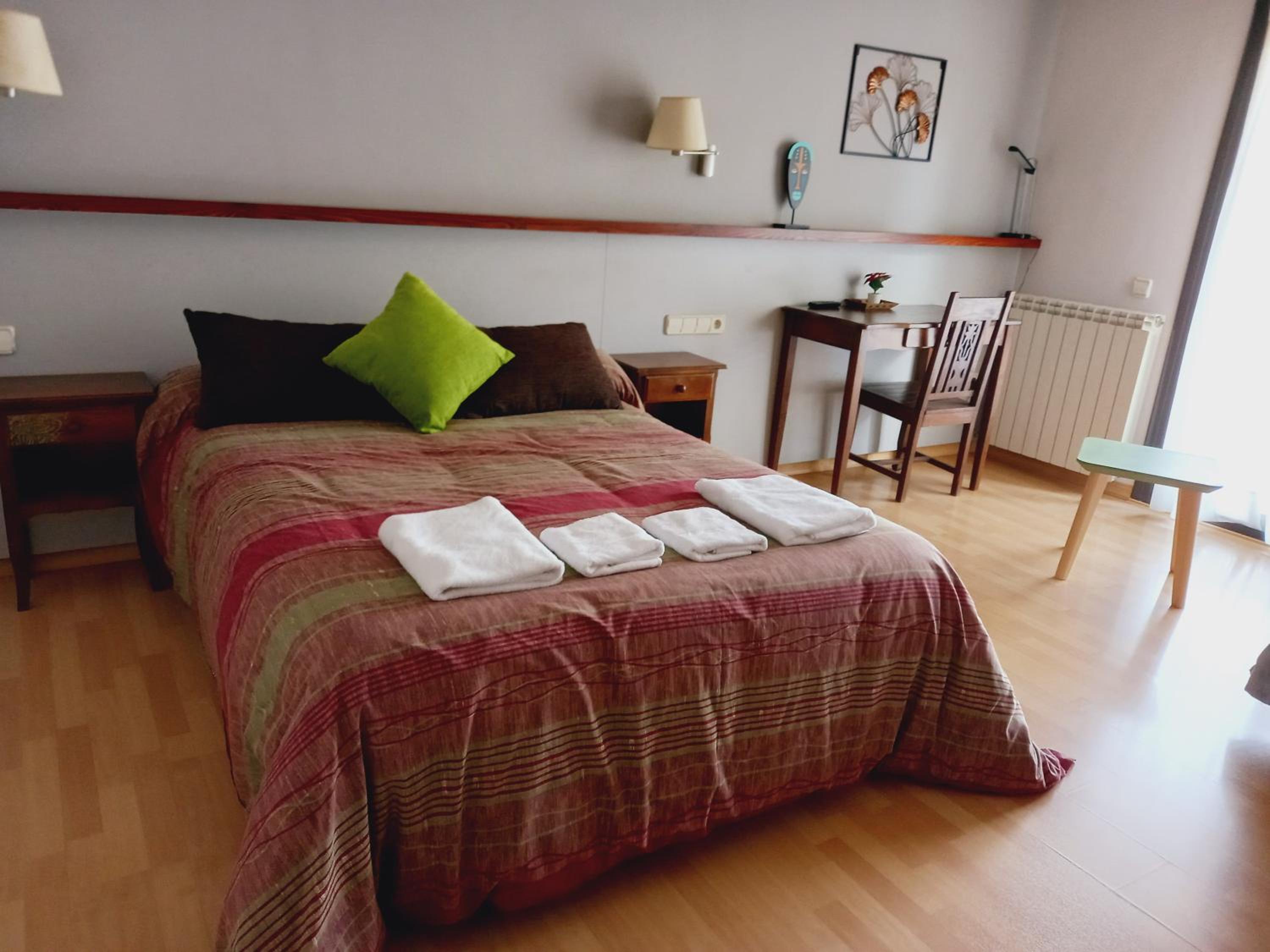 Standard Queen Room - Photo 9