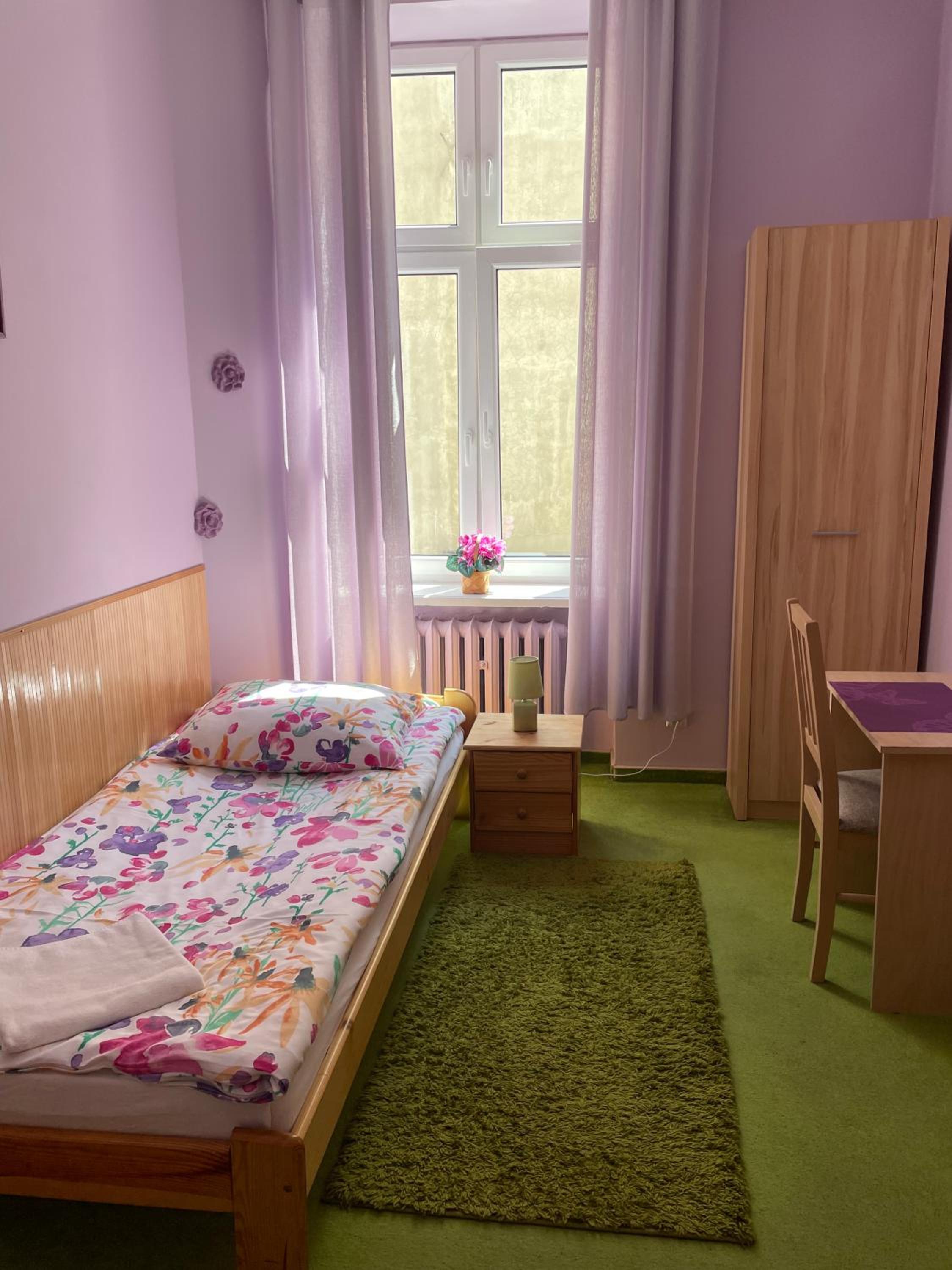 Single Room with Bathroom photo 2