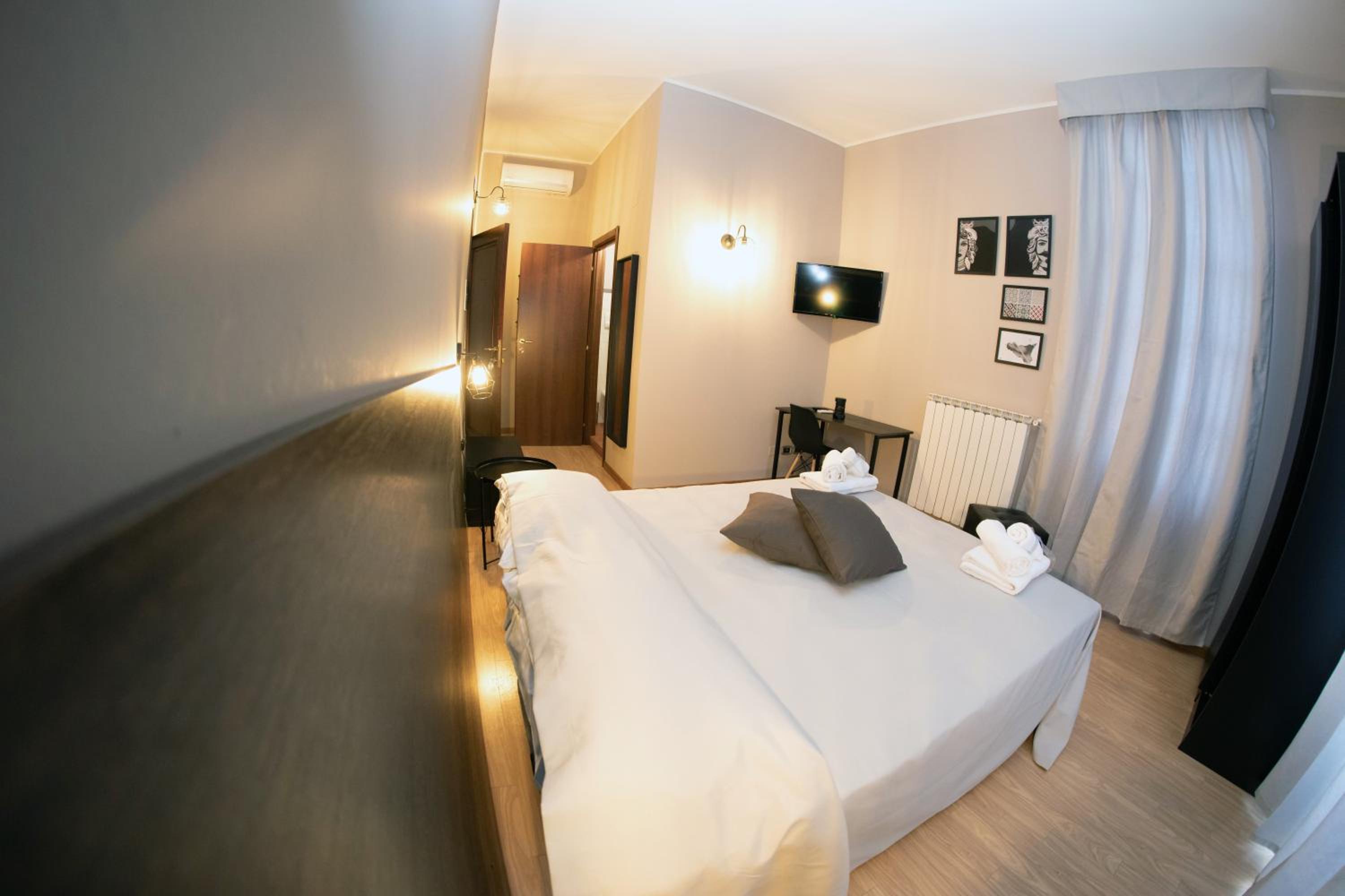 Double Room - Photo 10