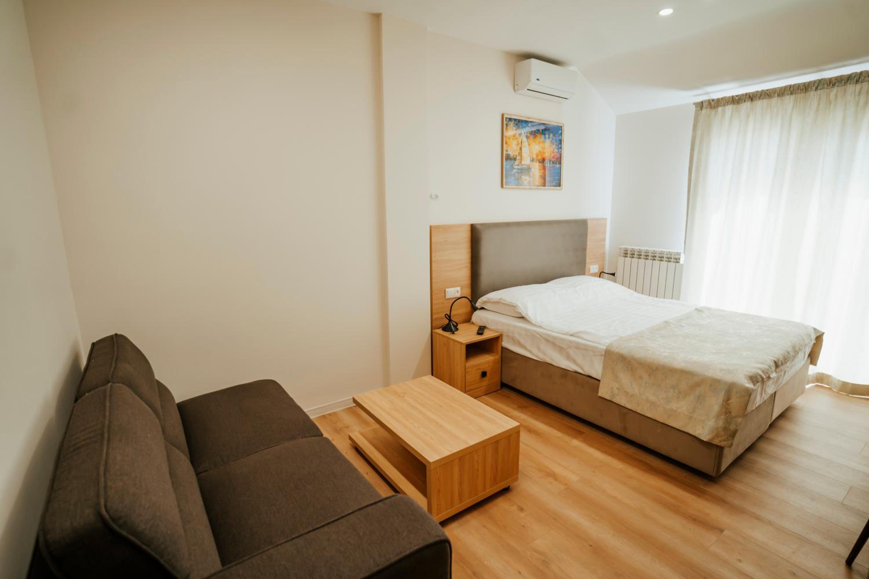 Deluxe Room (2 Adults + 1 Child)