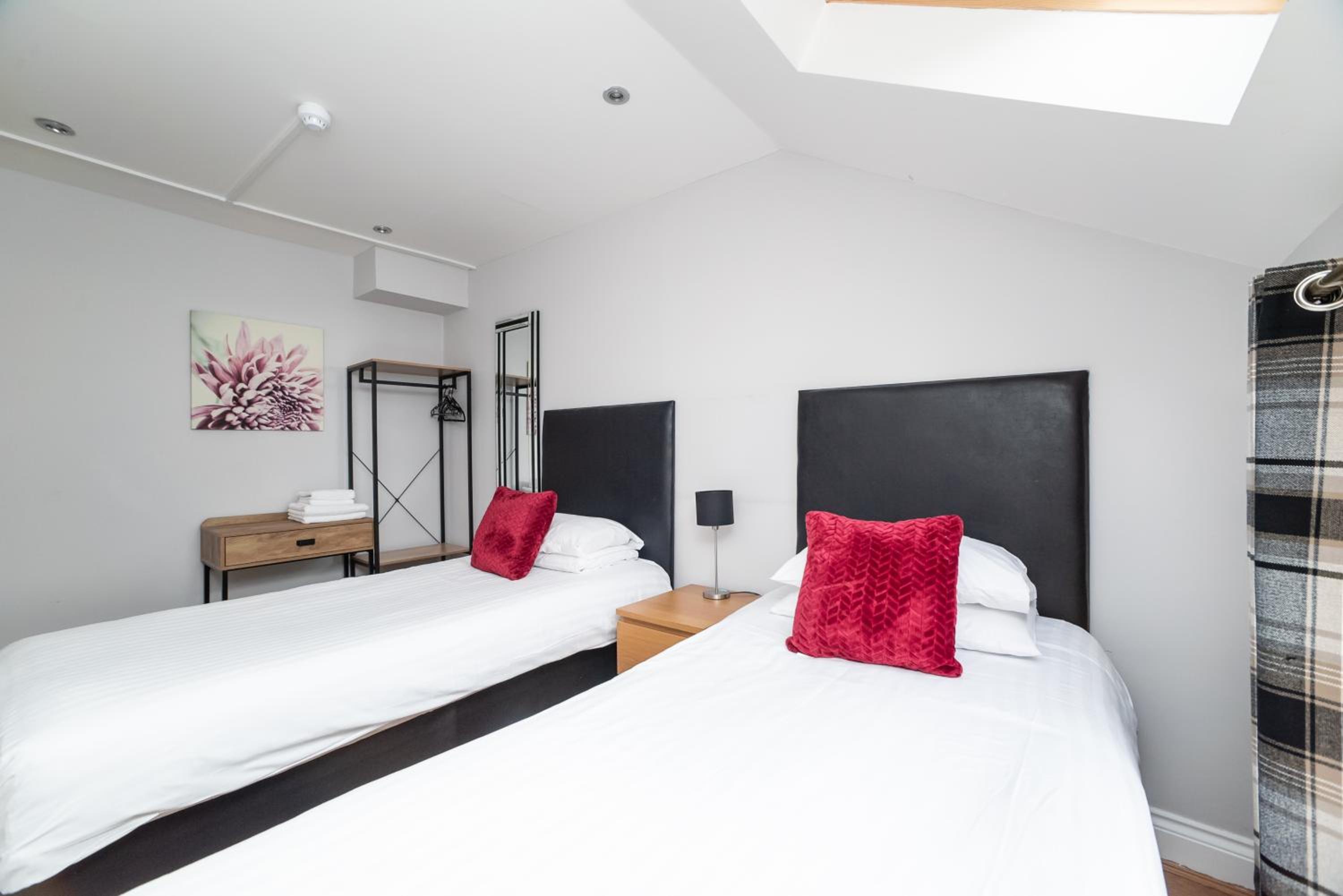 Two-Bedroom Apartment - Photo 31