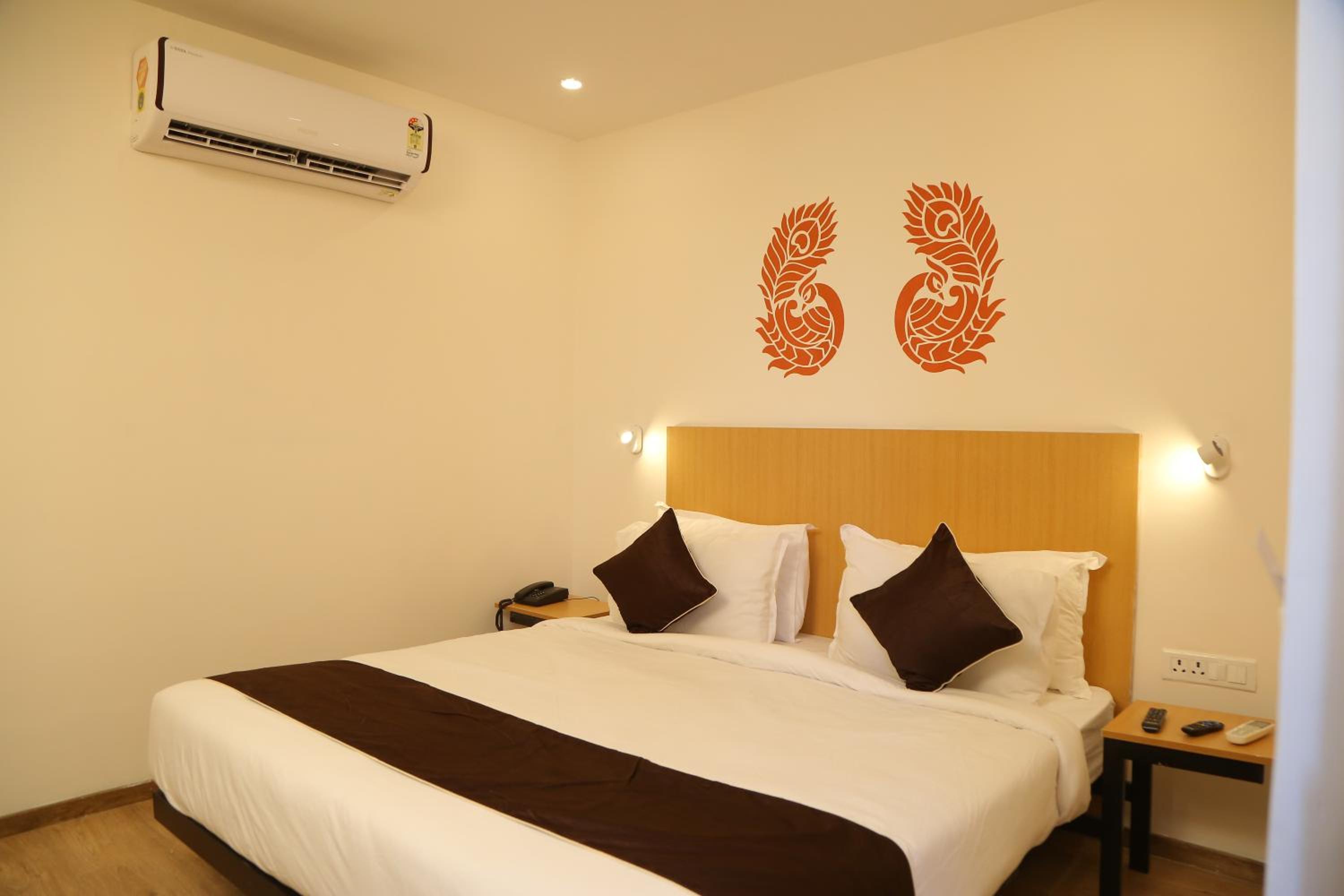 Standard King Room photo 1