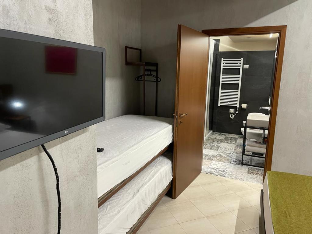 One-Bedroom Apartment - Photo 15