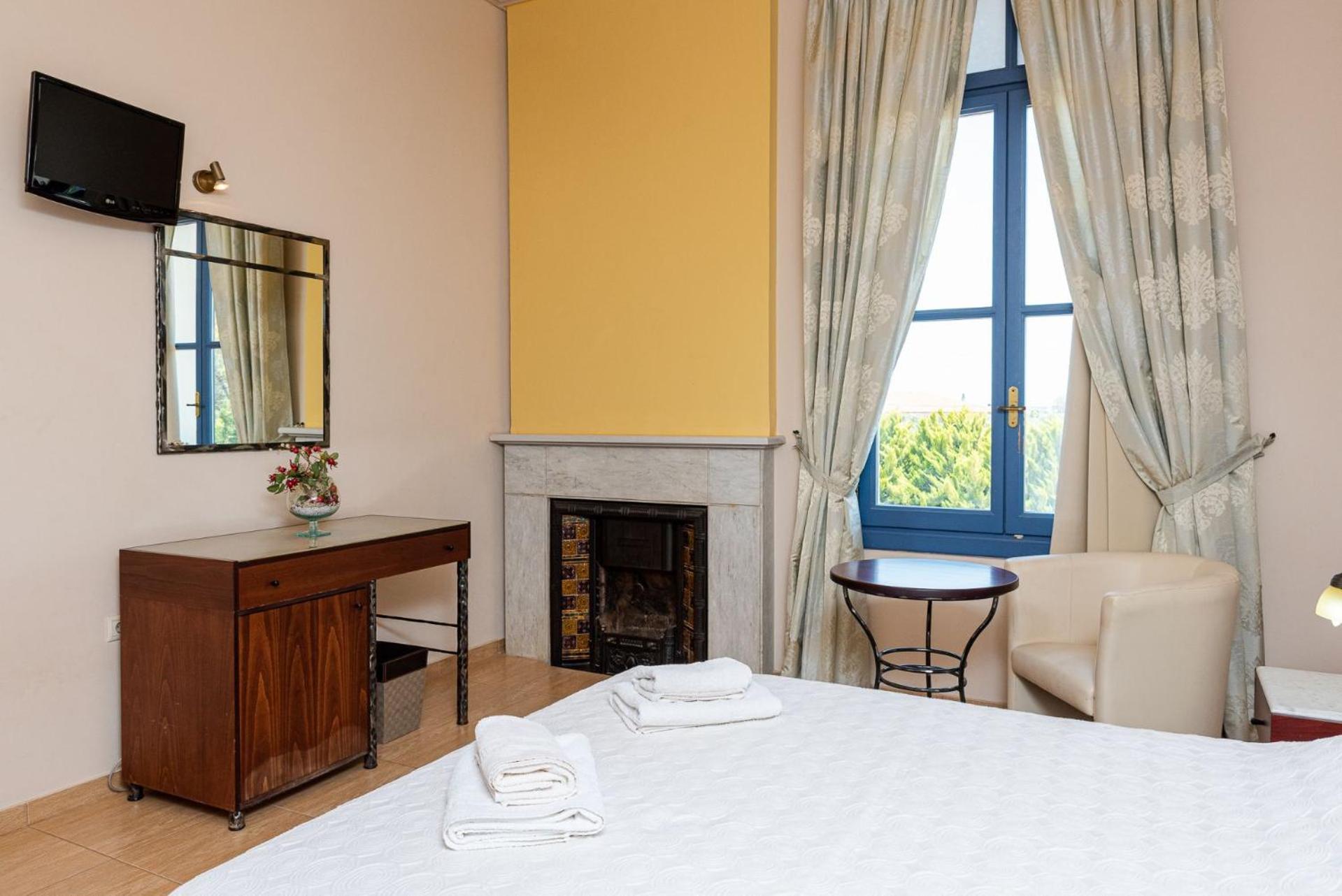 Double or Twin Room with Garden View - Photo 3