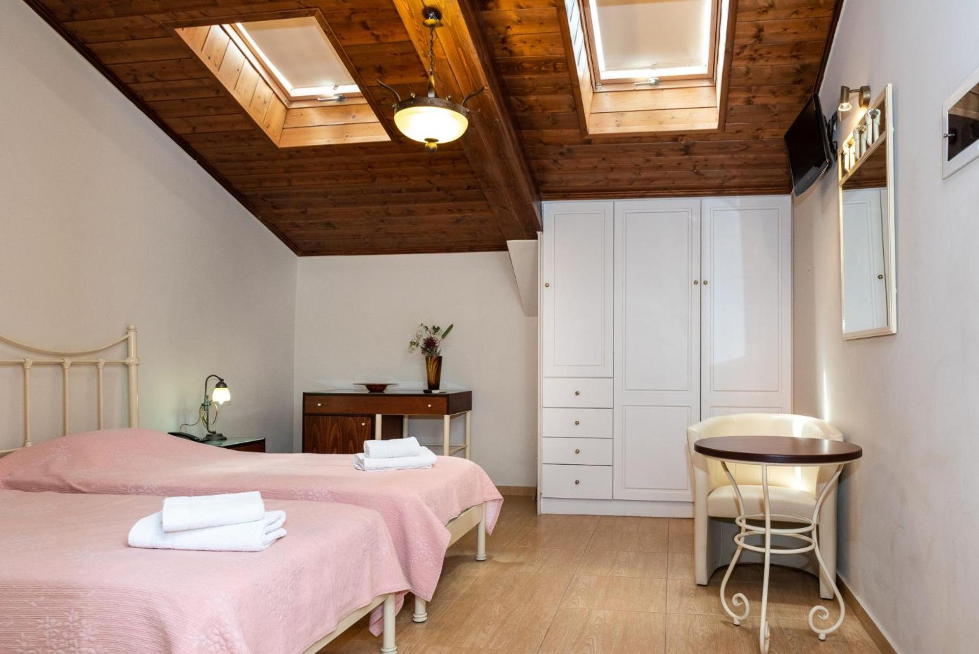 Economy Double Room - Photo 2