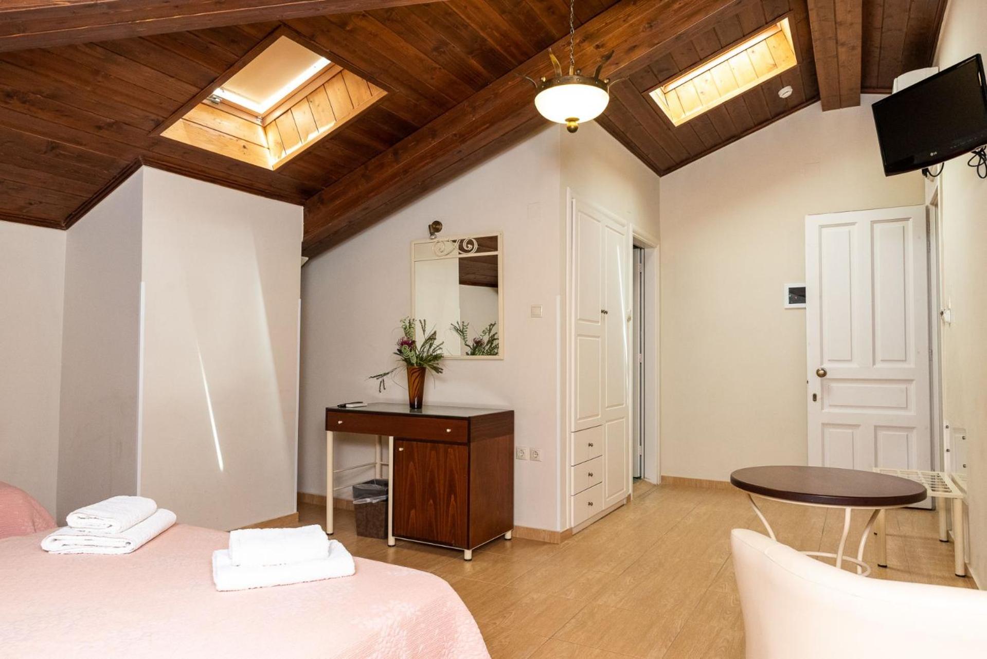 Economy Double Room - Photo 14