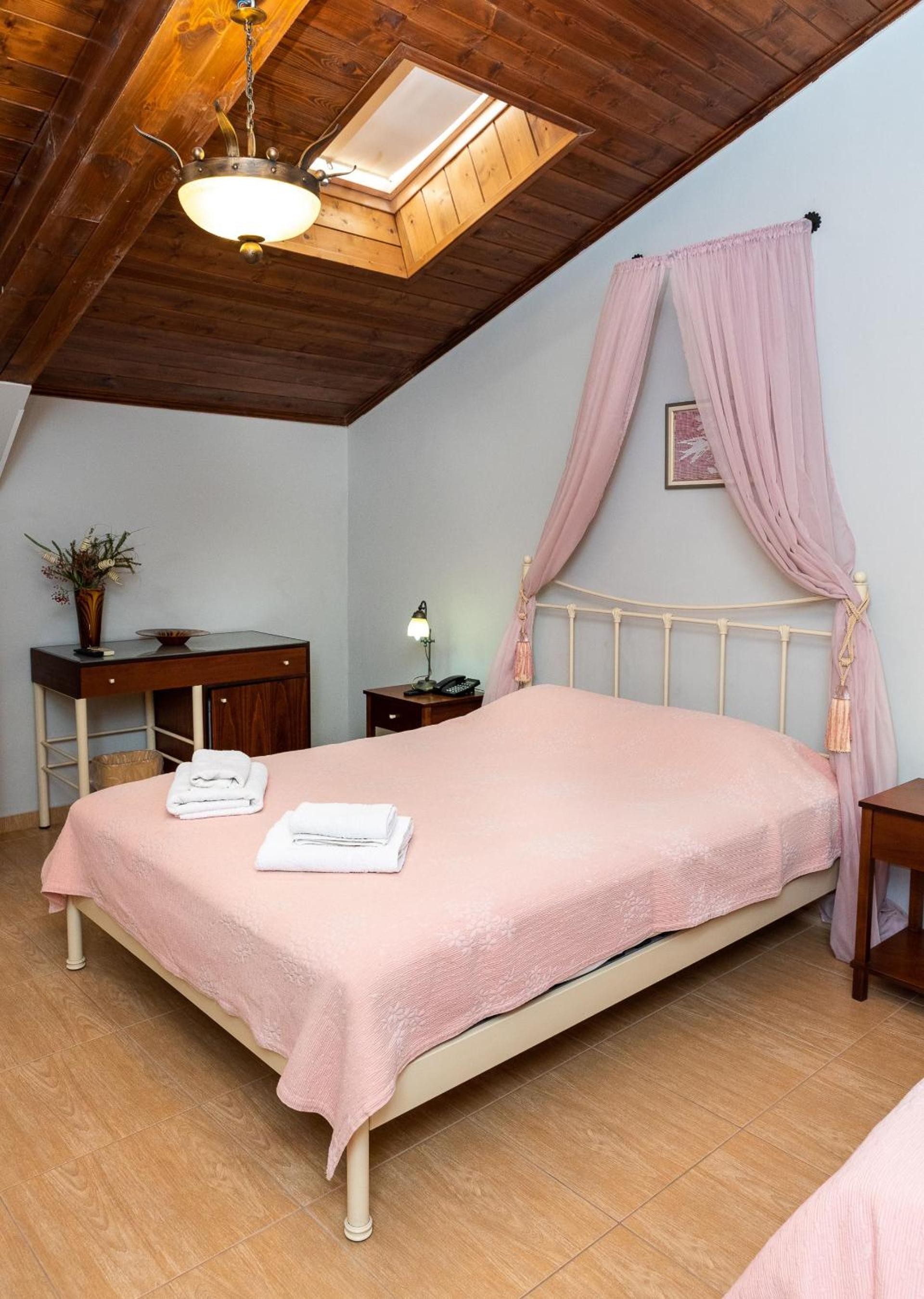 Economy Double Room - Photo 3