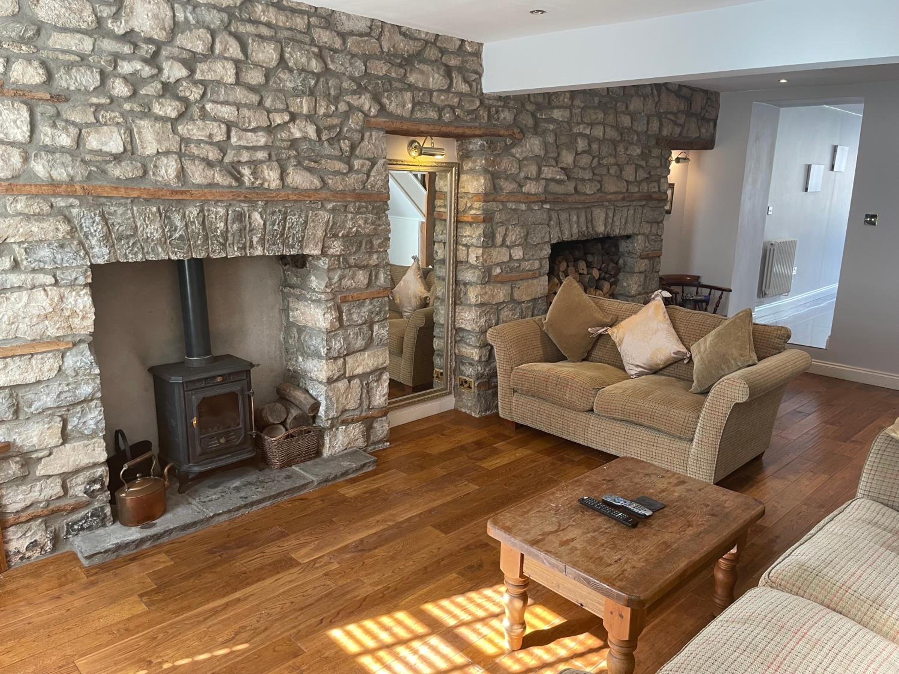 Two-Bedroom House - Photo 12