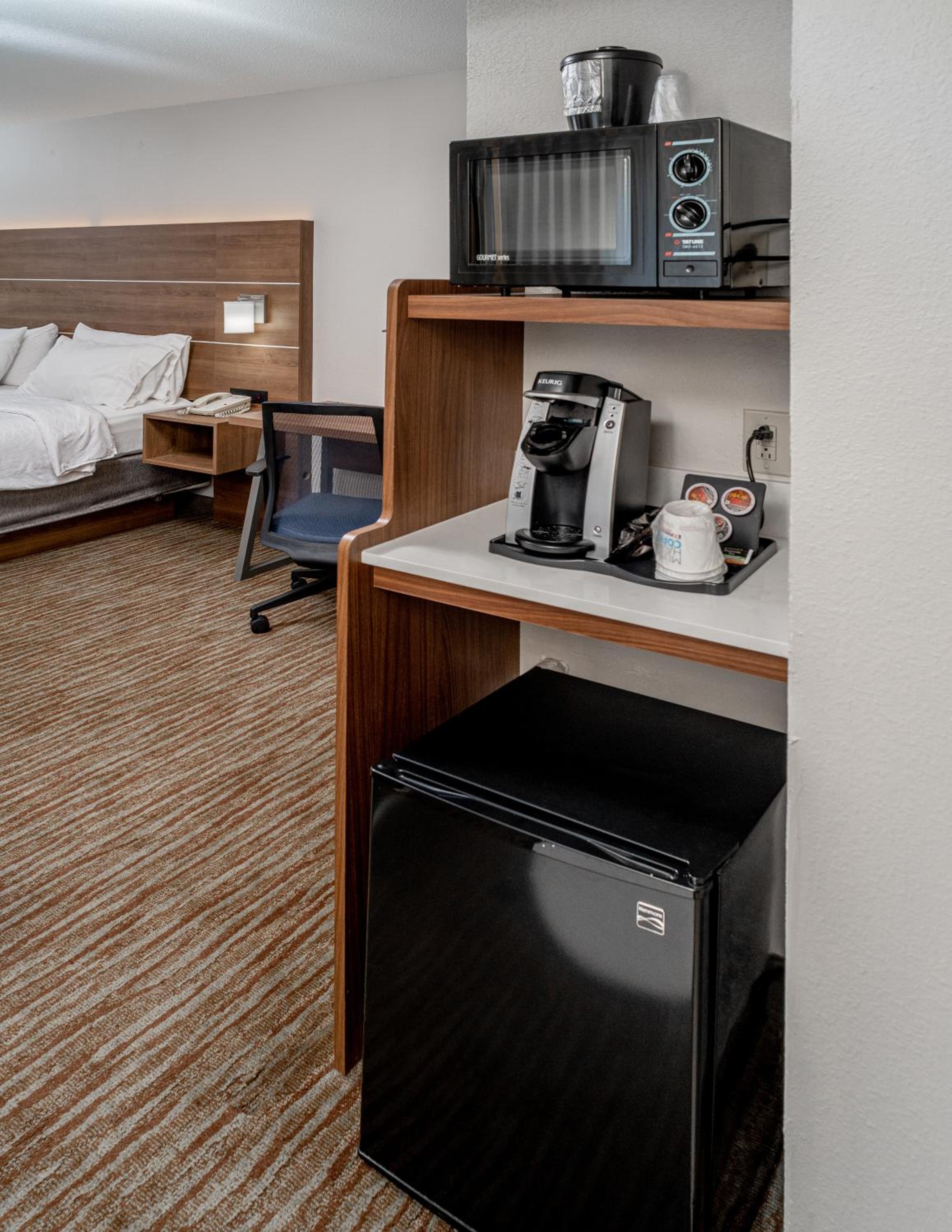 King Room - Hearing Accessible - Non-Smoking - Photo 10