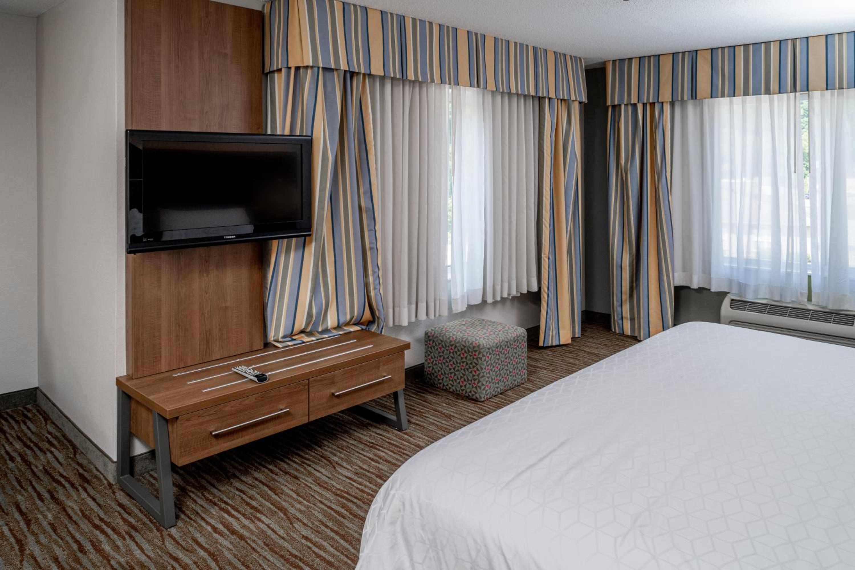 King Suite with Sofa Bed - Photo 7
