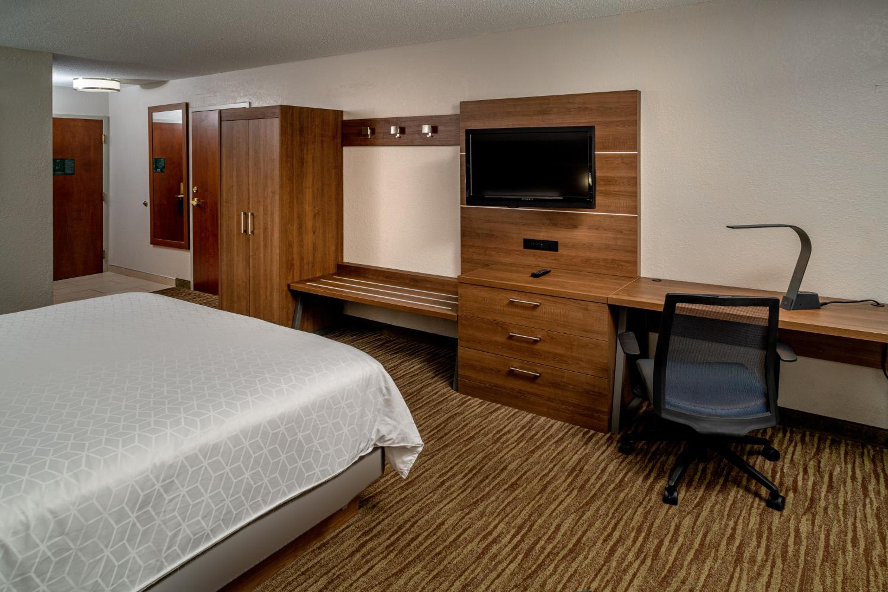 King Room - Hearing Accessible - Non-Smoking - Photo 5