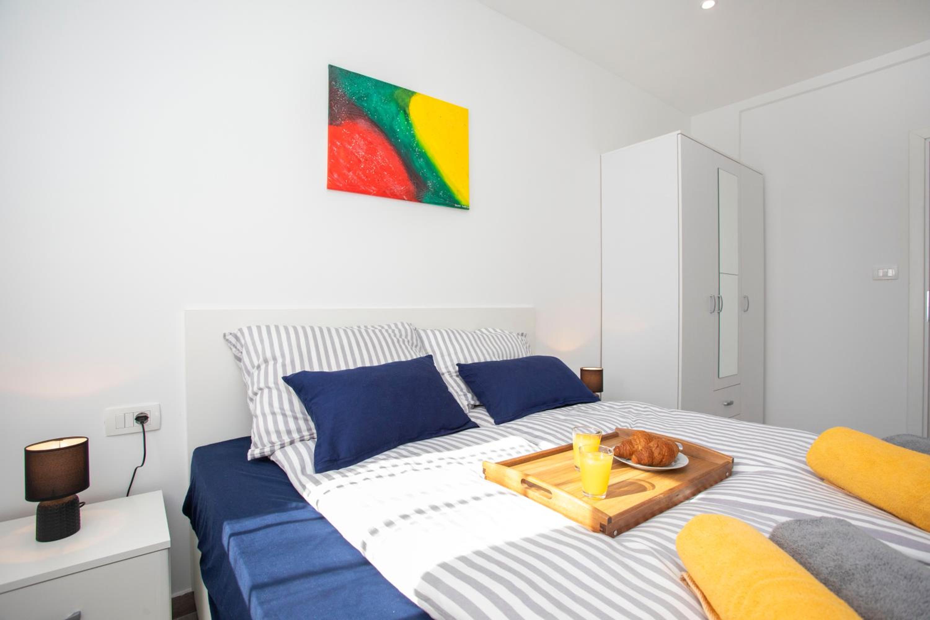 One-Bedroom Apartment photo 1