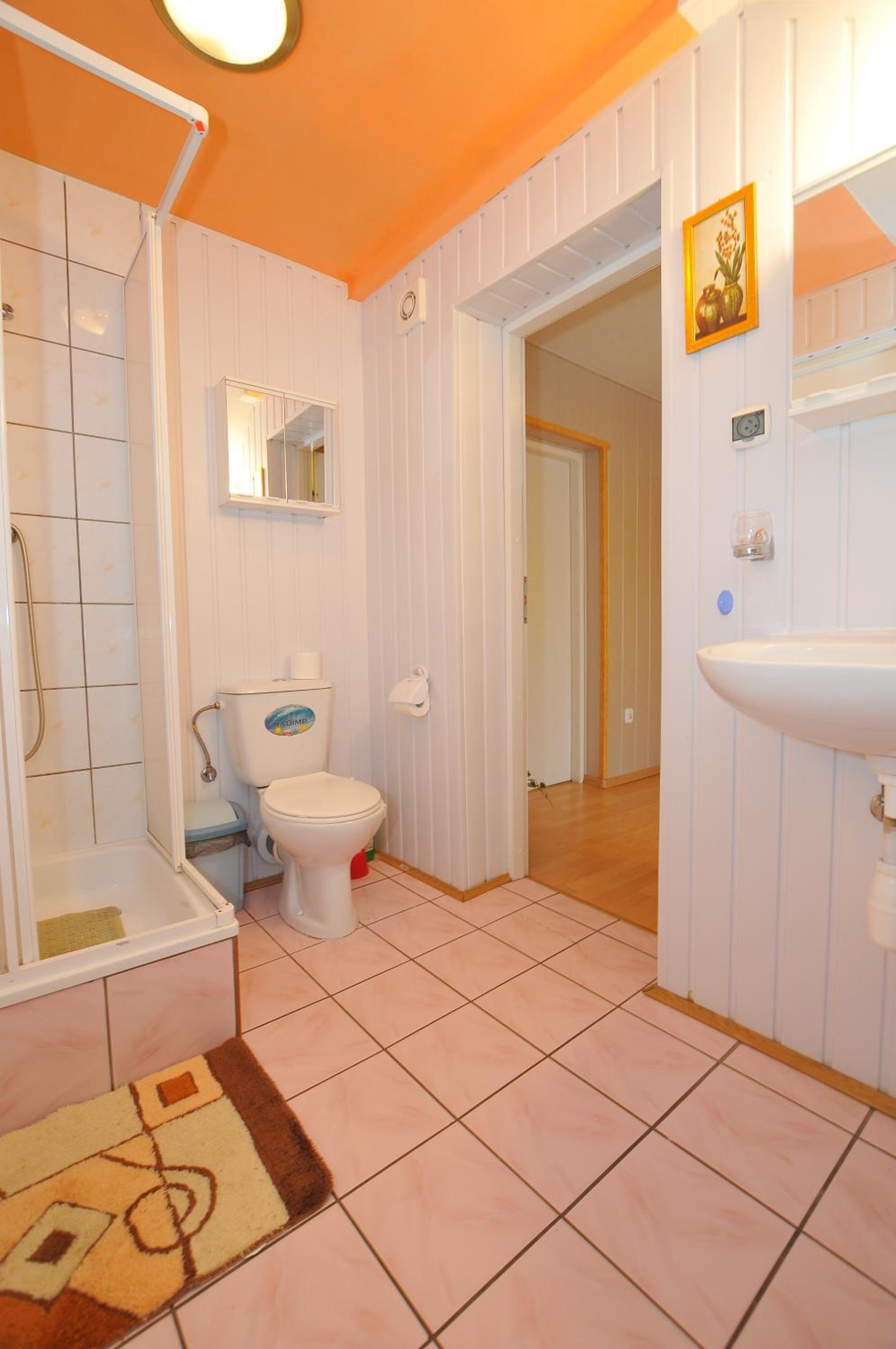 One-Bedroom Apartment photo 2