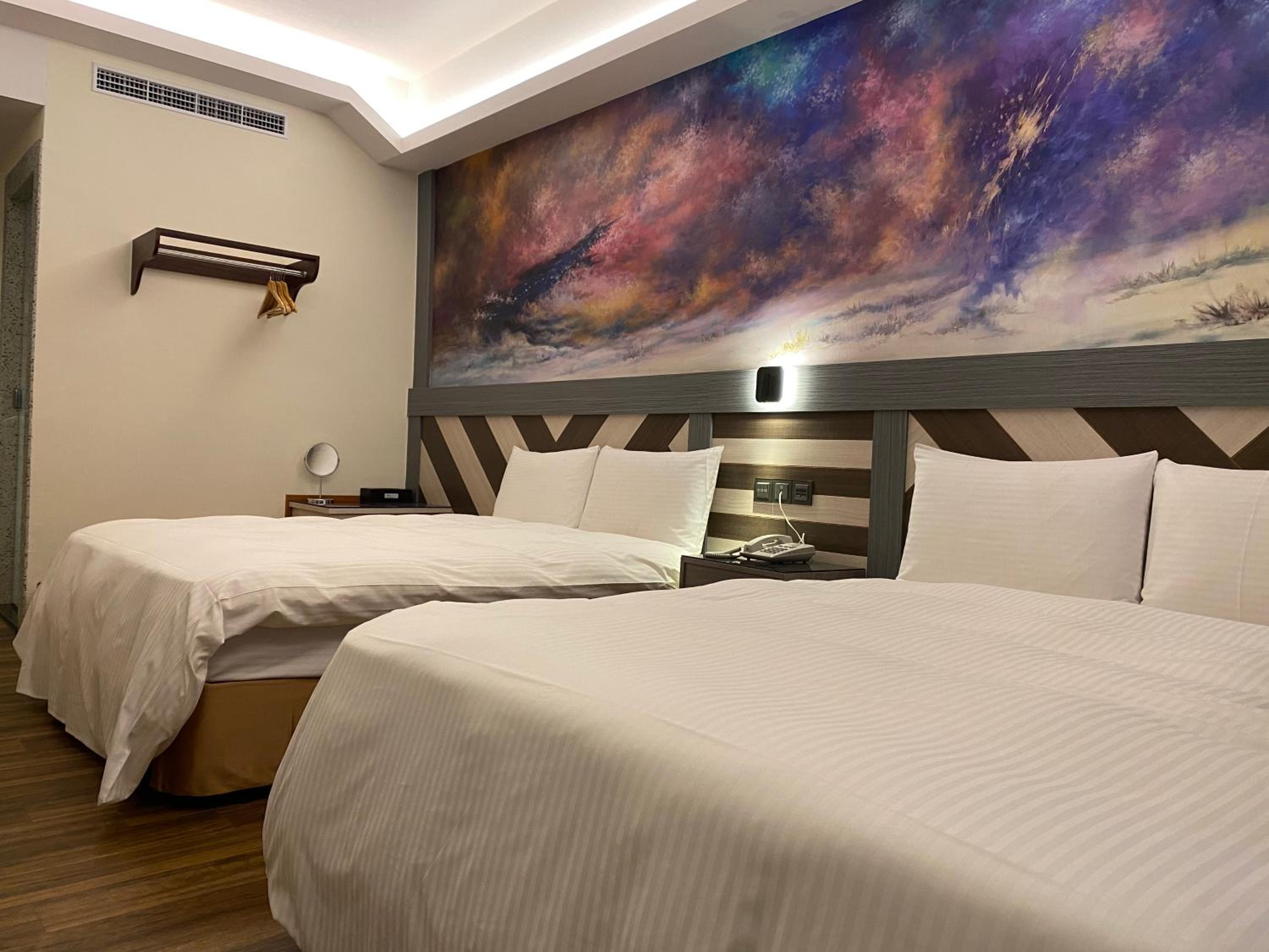 Quadruple Room with Balcony - Photo 7