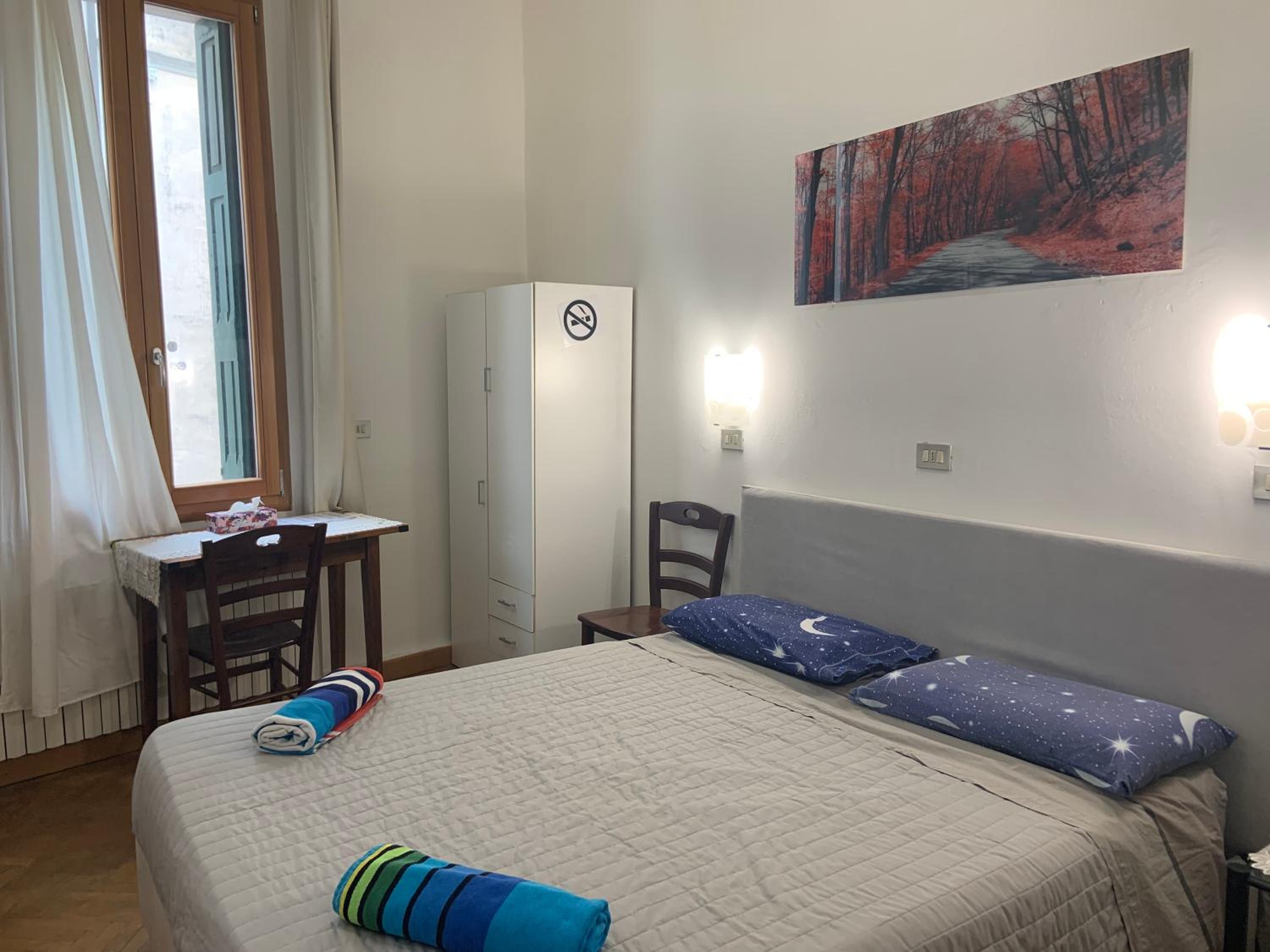 Double Room with Shared Bathroom photo 1