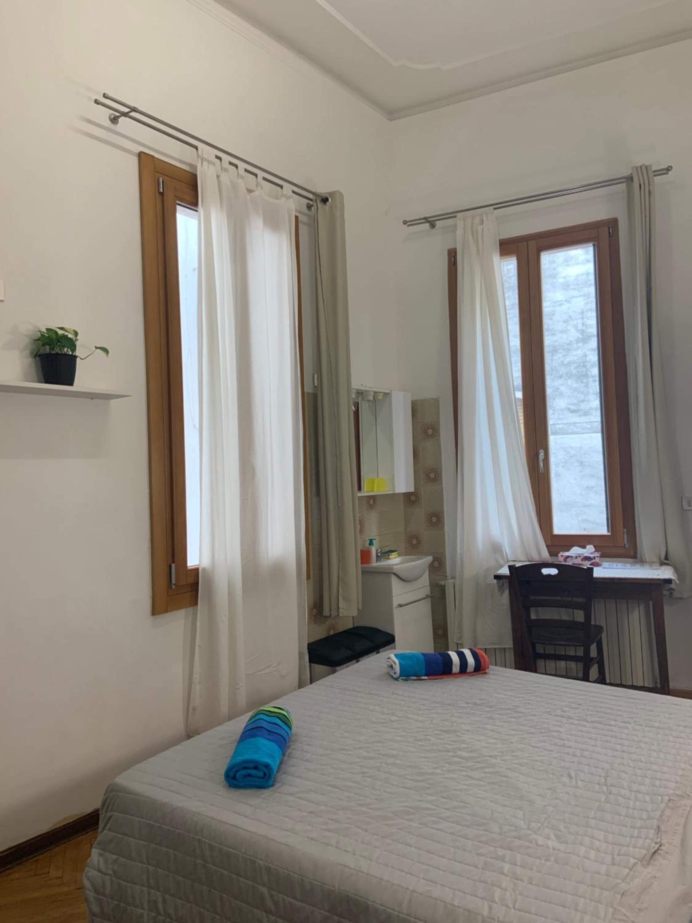 Double Room with Shared Bathroom photo 3