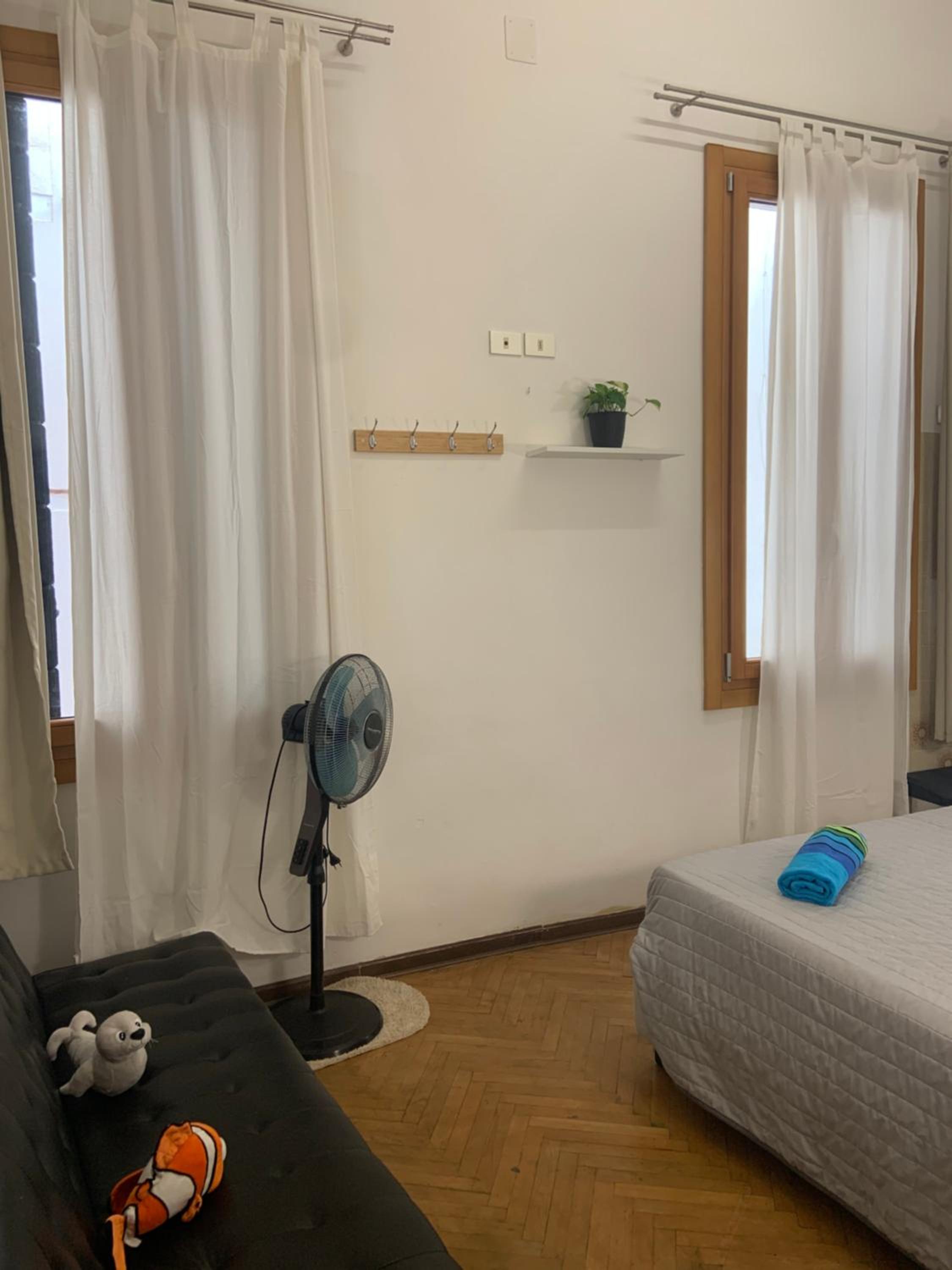 Double Room with Shared Bathroom photo 2