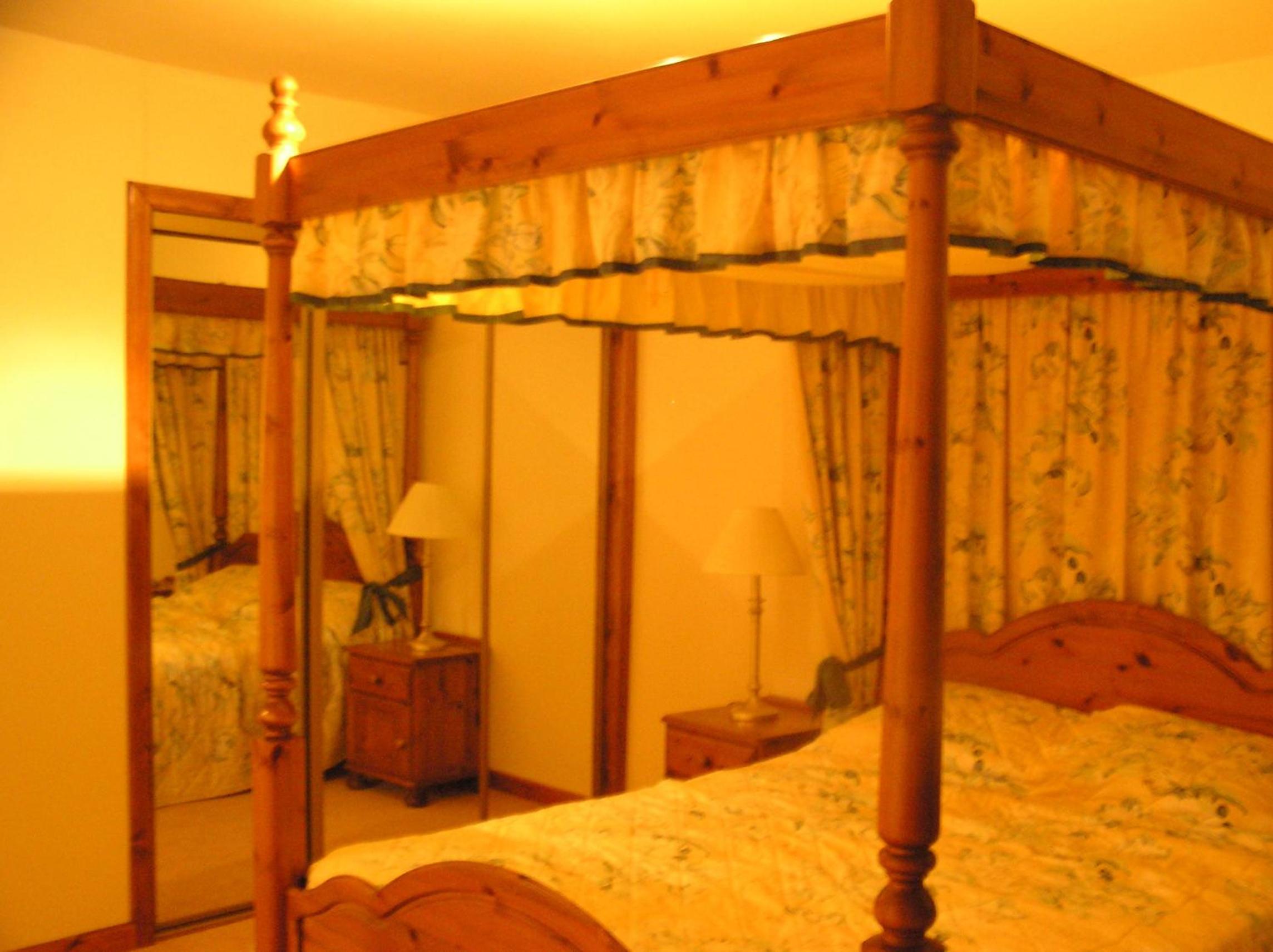 Double Room with Four Poster Bed photo 3