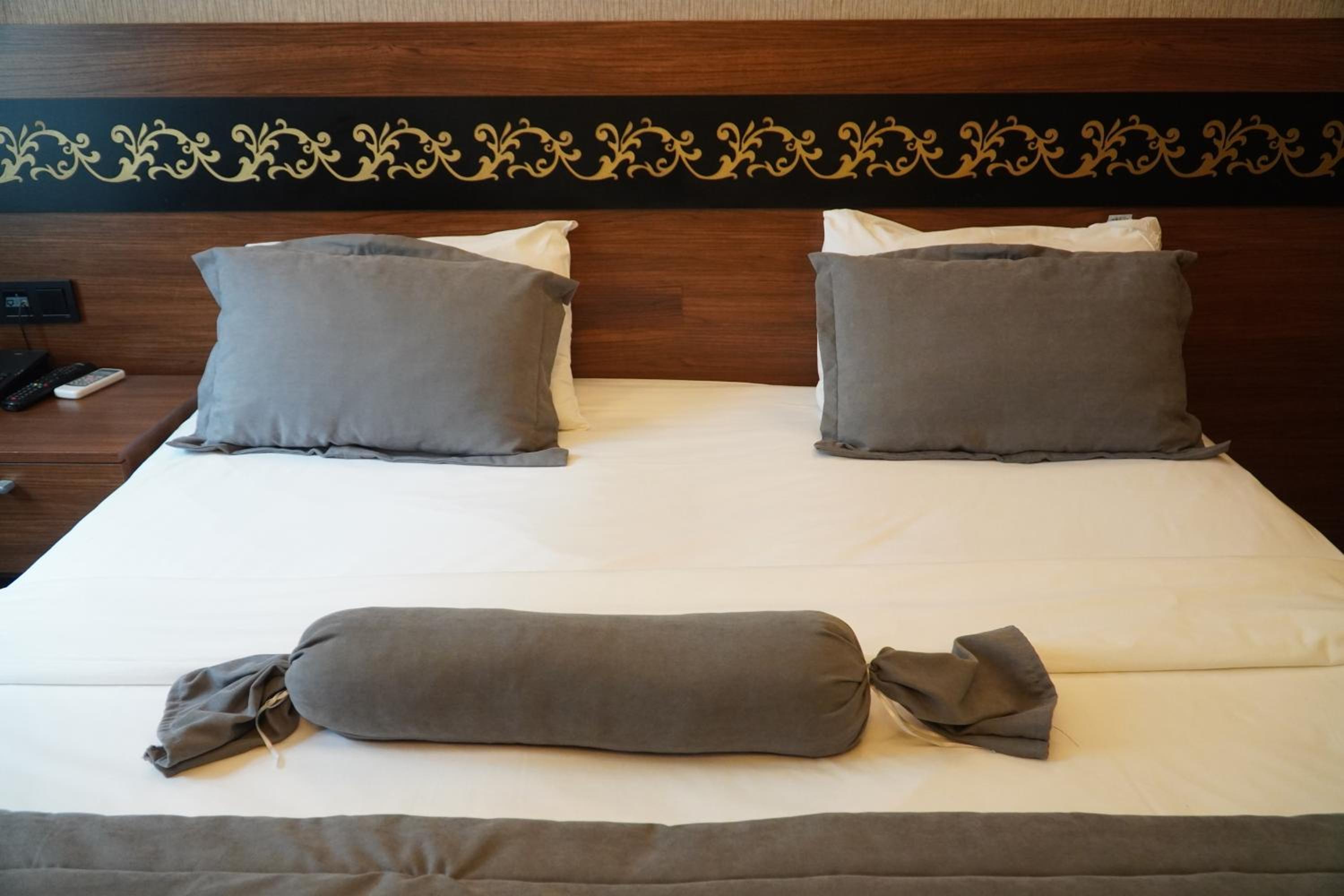 Standard Double or Twin Room photo 3
