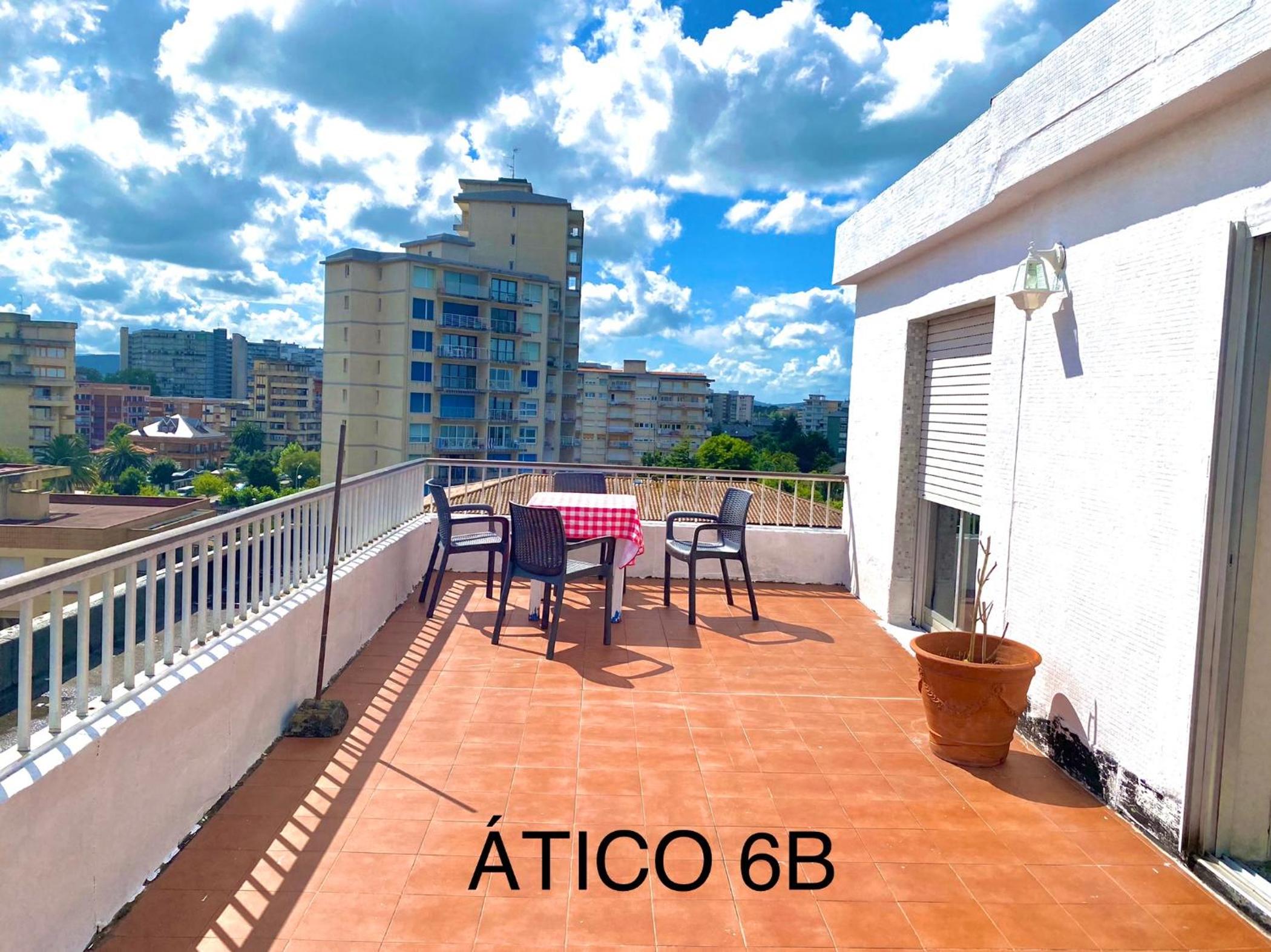 Two-Bedroom Penthouse Apartment with Sea View - Photo 14