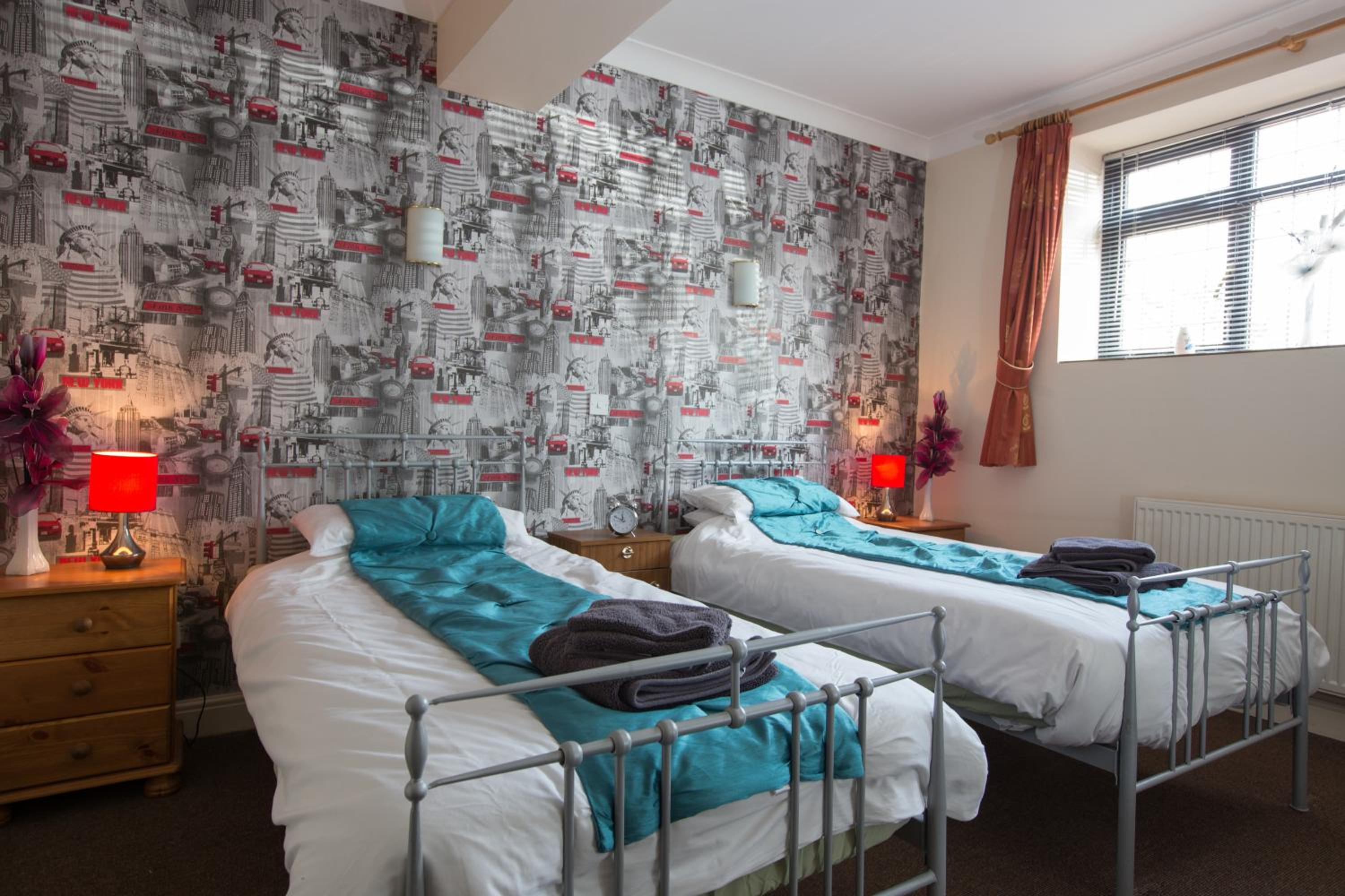 Twin Room with Private Bathroom photo 1