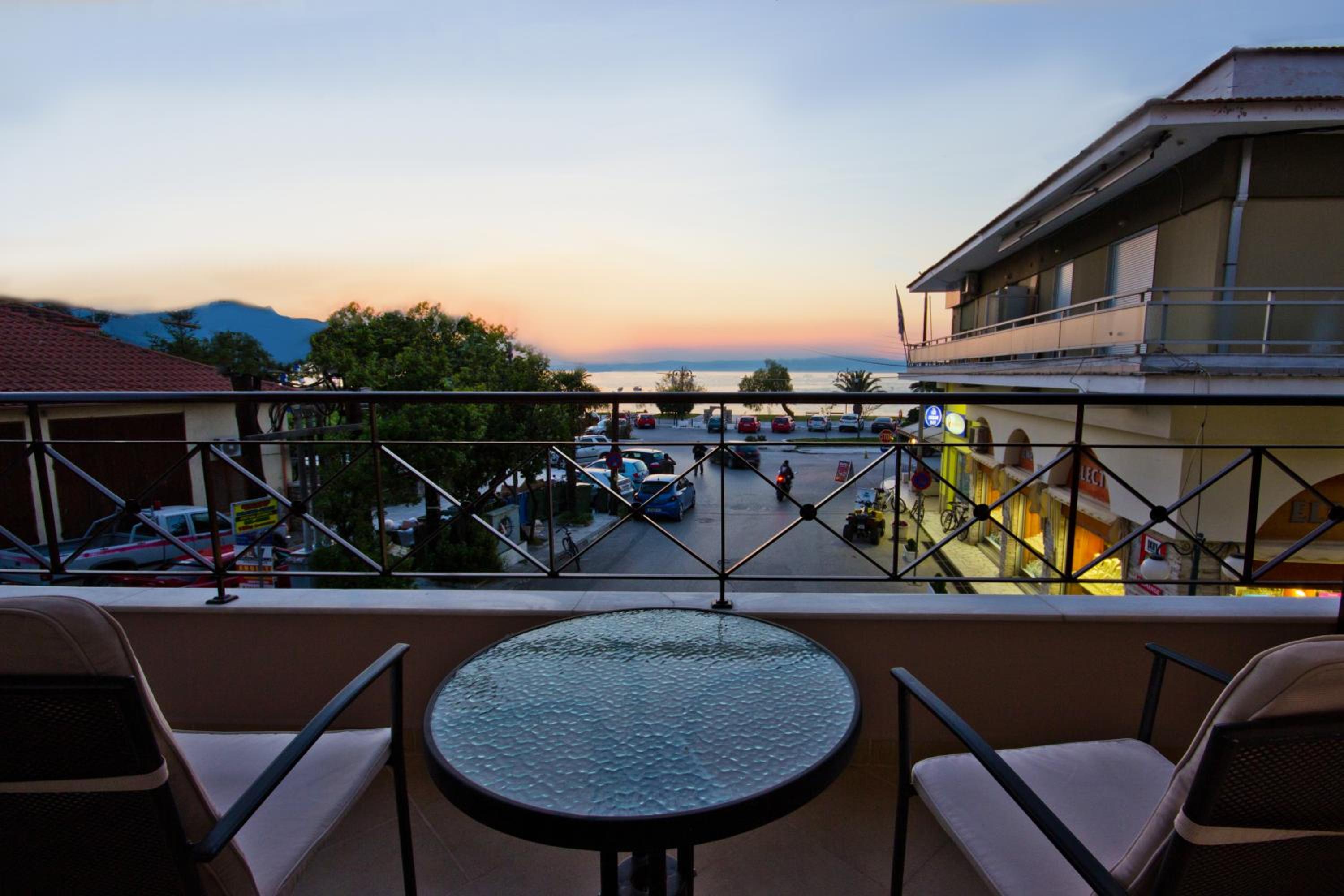 Double or Twin Room with Balcony - Photo 8