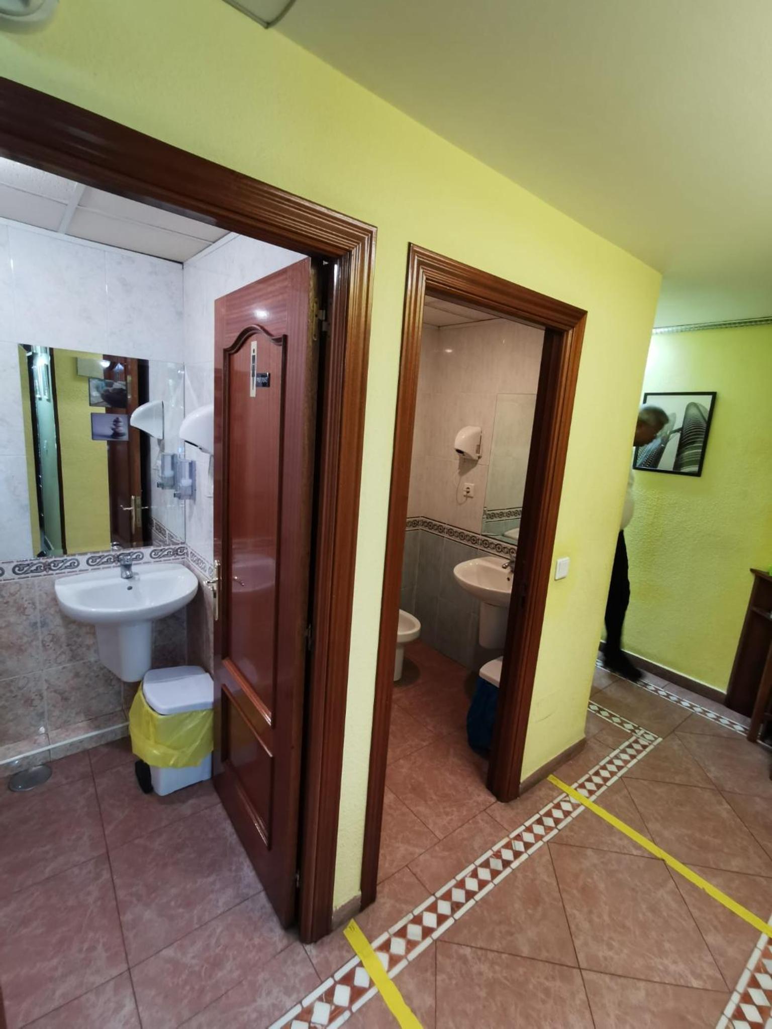 Single Room with Shared Bathroom photo 2