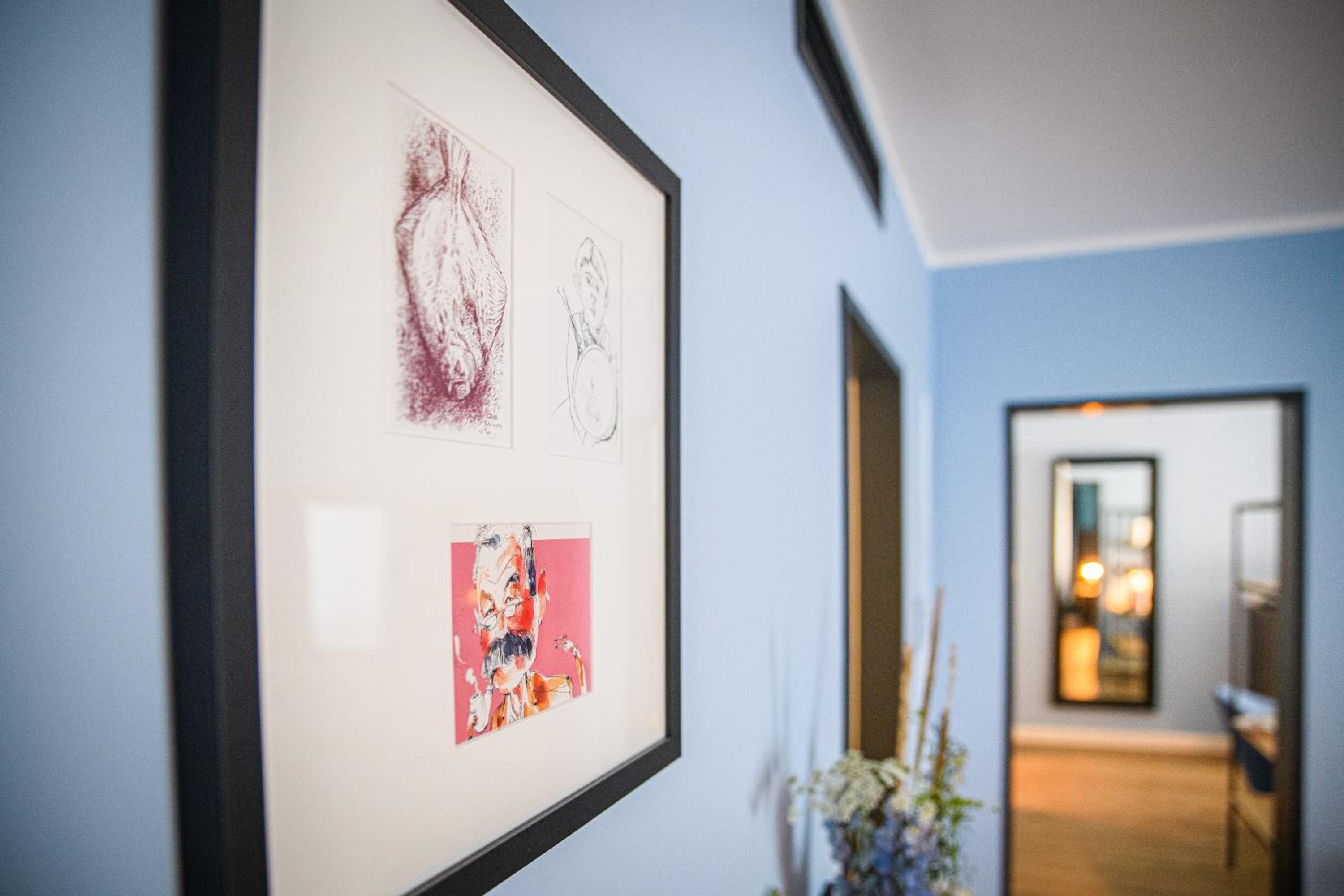 Executive Suite - Photo 8