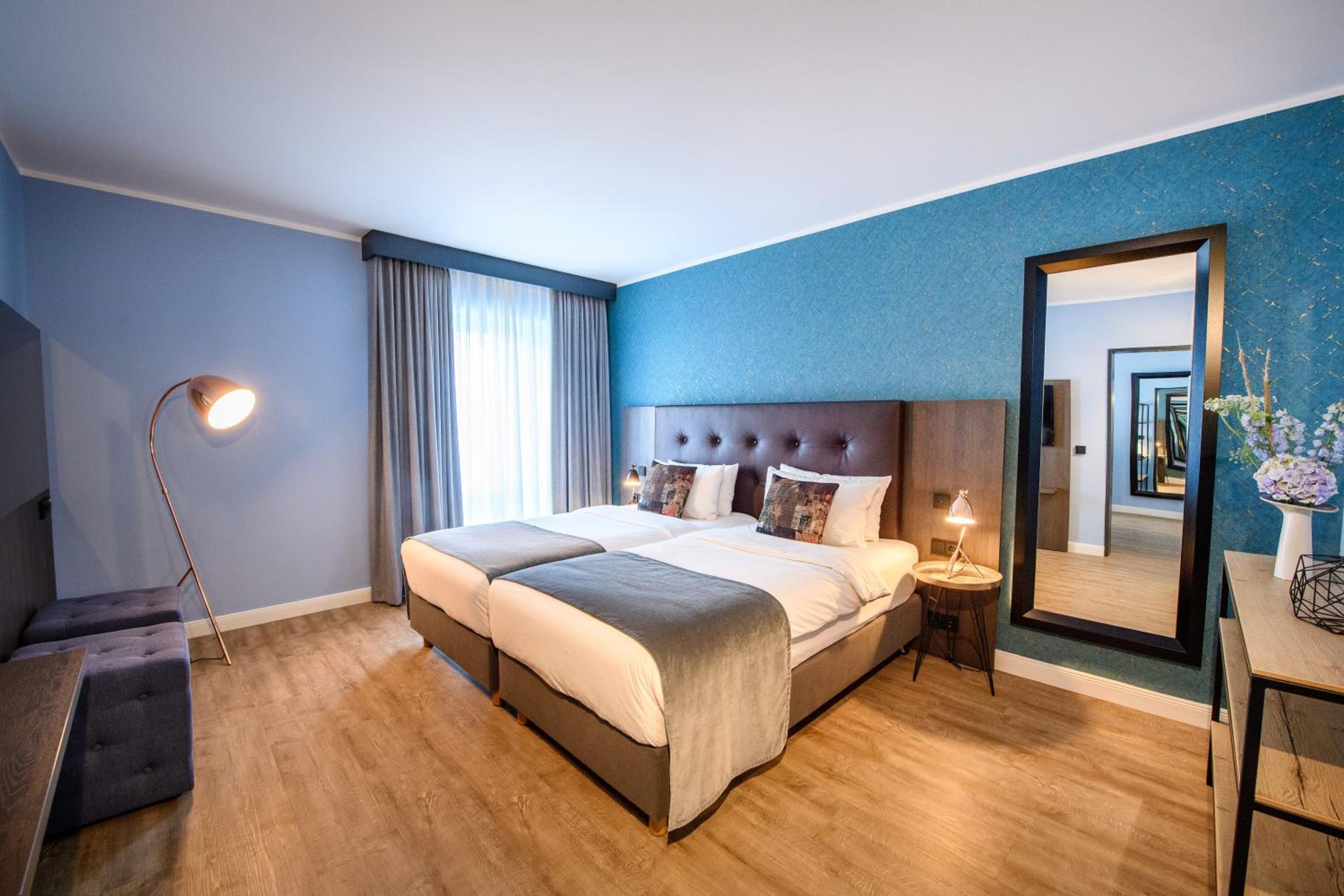 Executive Suite - Photo 4