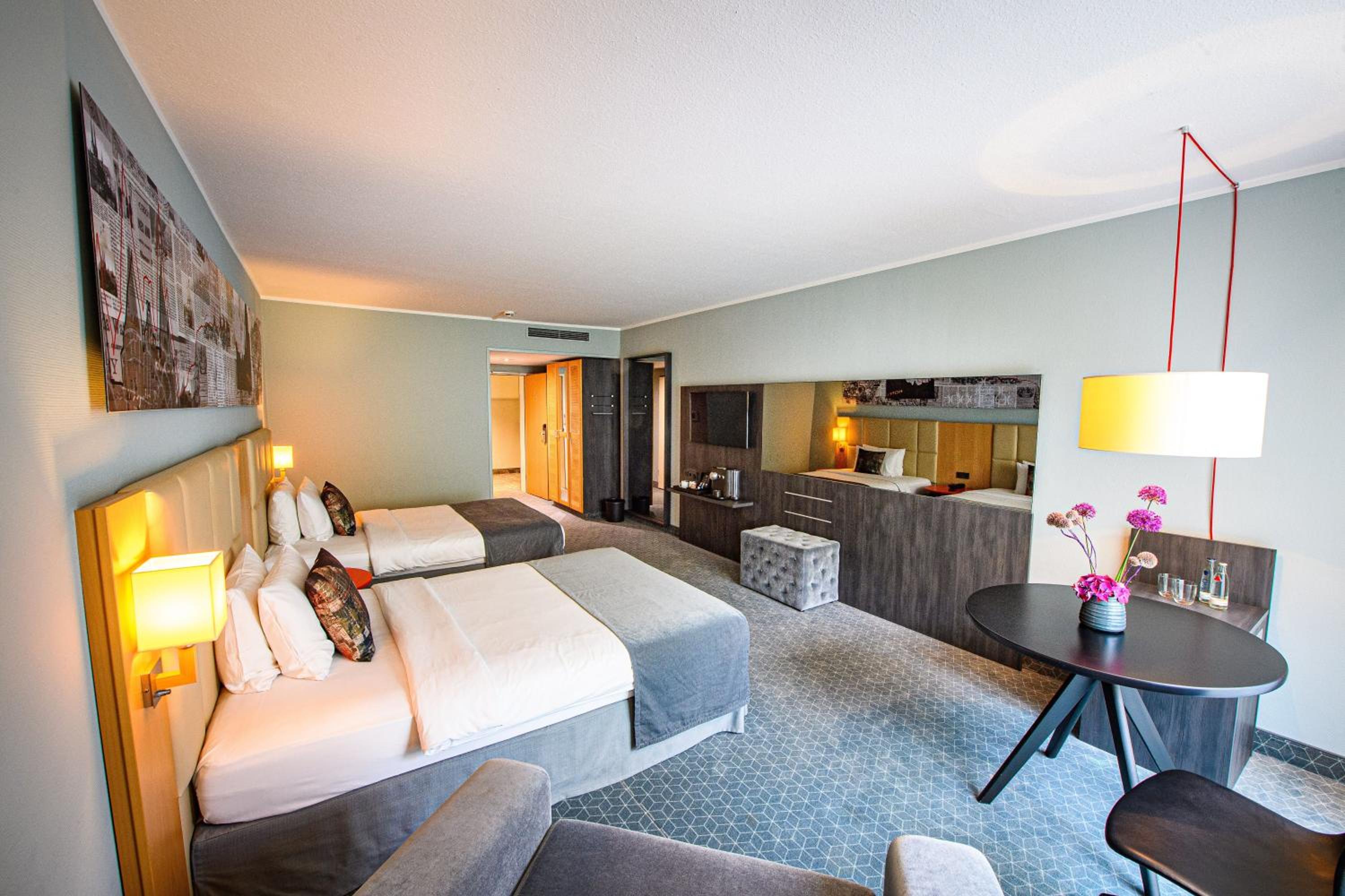 Superior Queen Room with Two Queen Beds - Non-Smoking - Photo 5