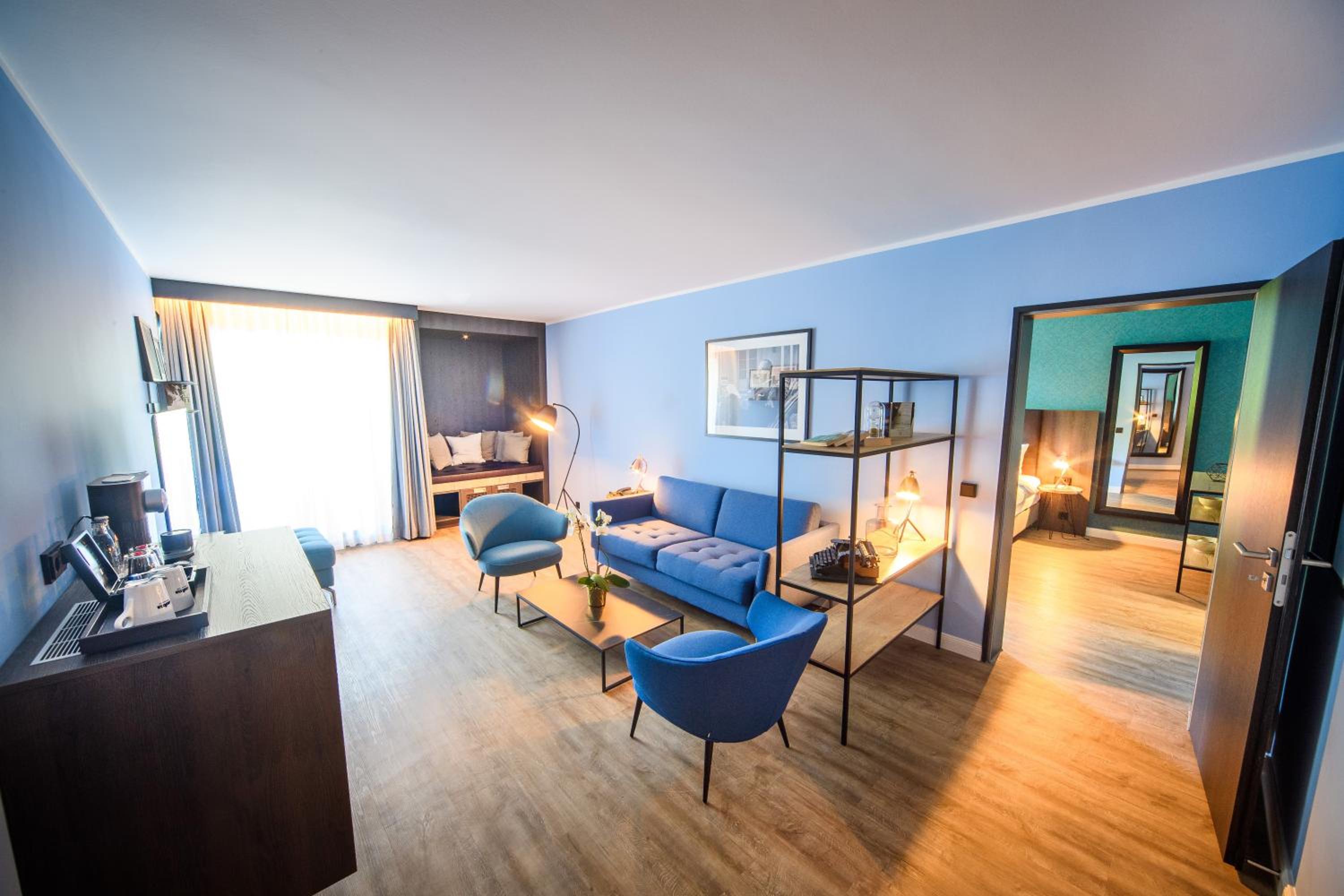 Executive Suite - Photo 3