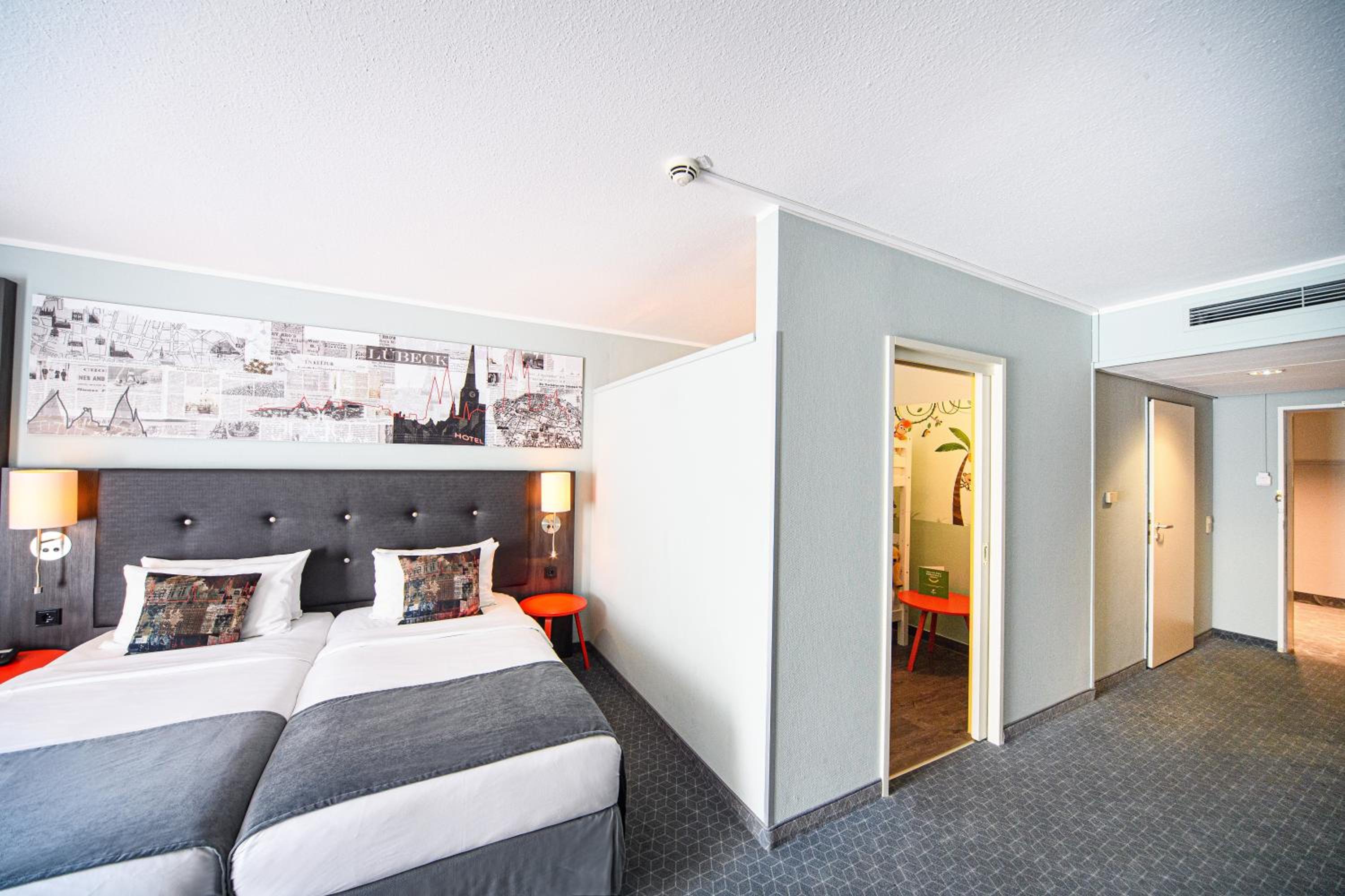 Family Room - Photo 3