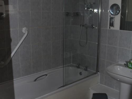 Twin Room with Private Bathroom photo 2