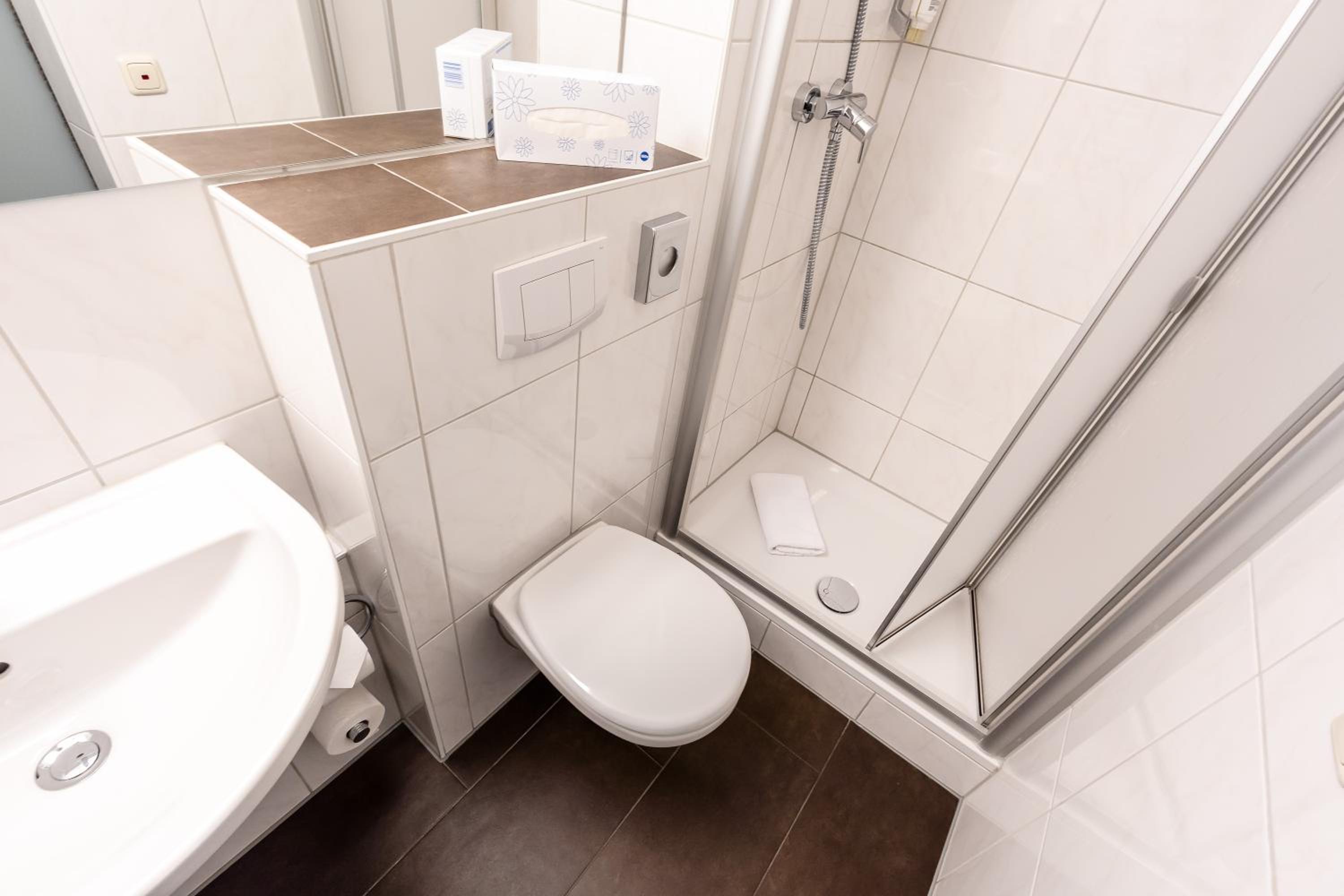 Standard Double Room - Photo 6