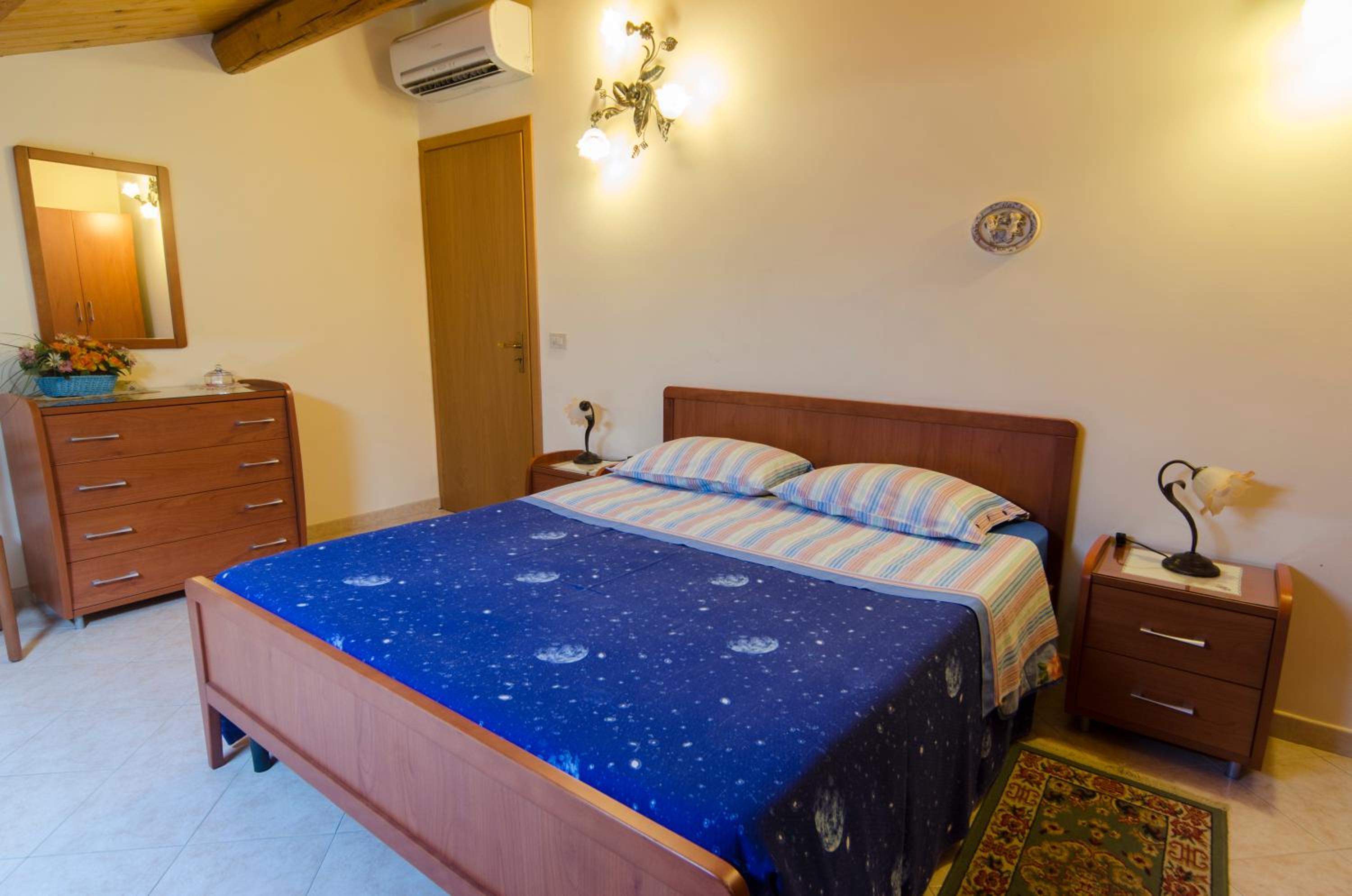 Two-Bedroom Apartment with Mountain View