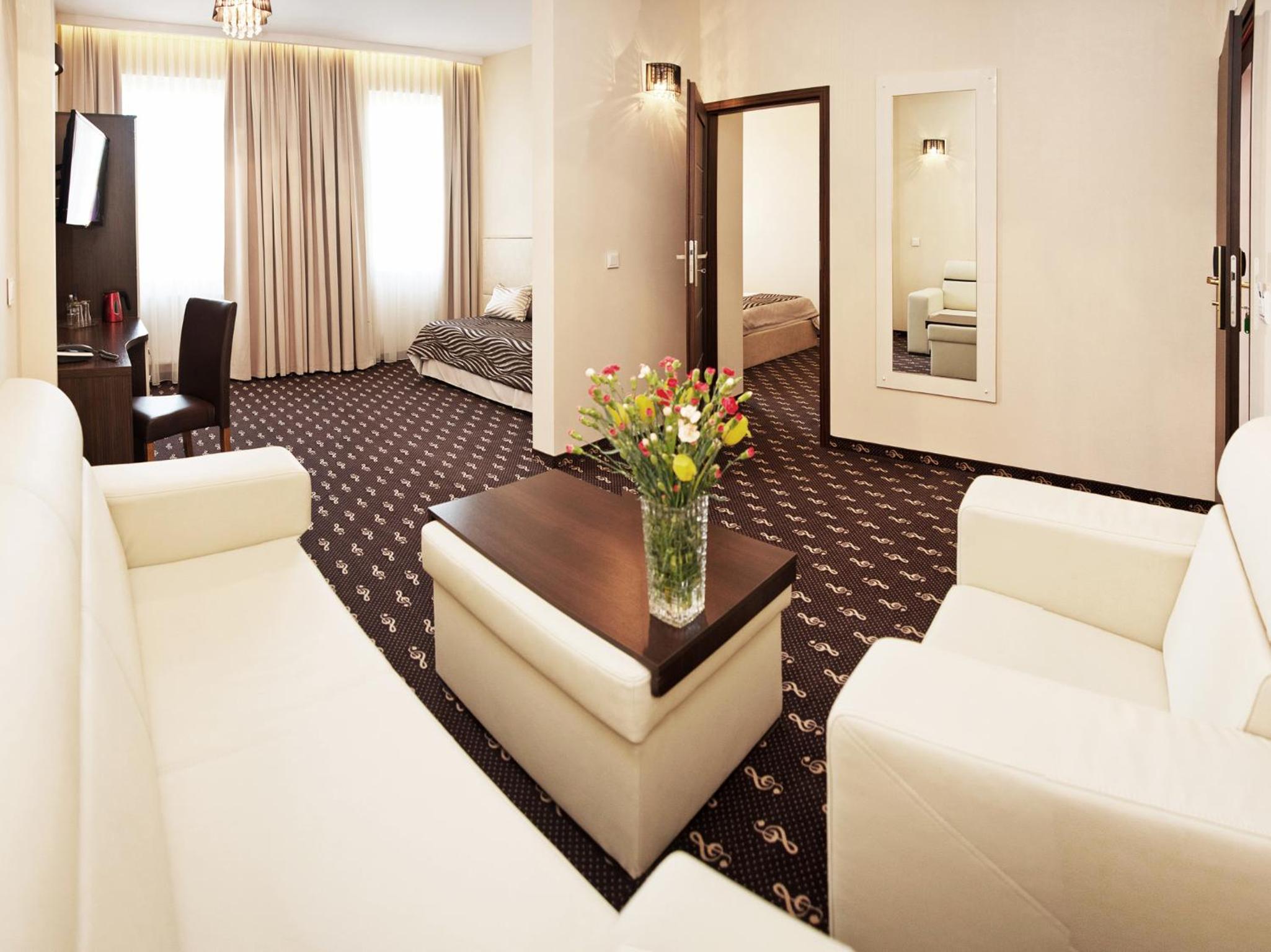 Deluxe Suite - Photo 1