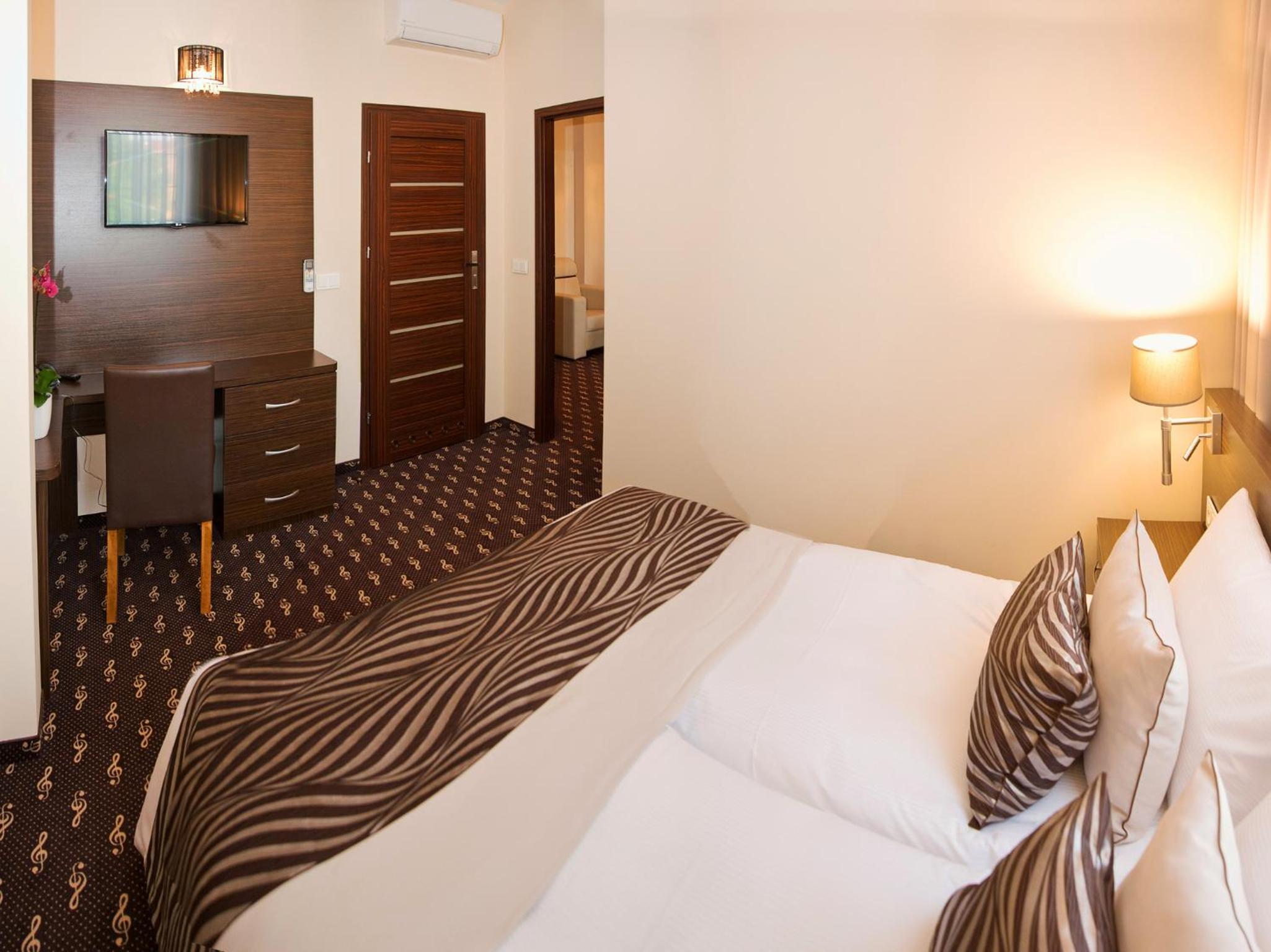 Deluxe Suite - Photo 2